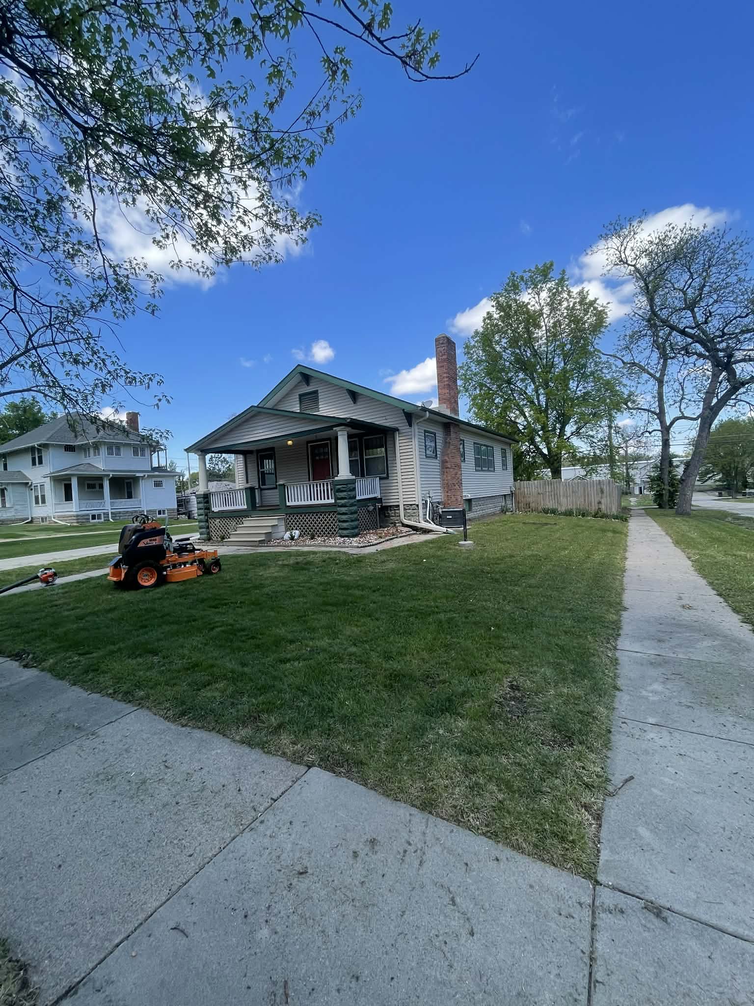 Freshly mowed residential lawn in Lincoln, NE