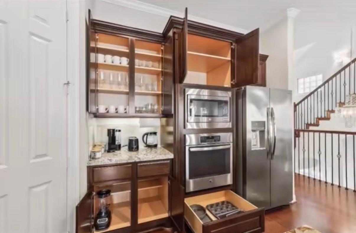 Deep cleaning kitchen cabinets Houston