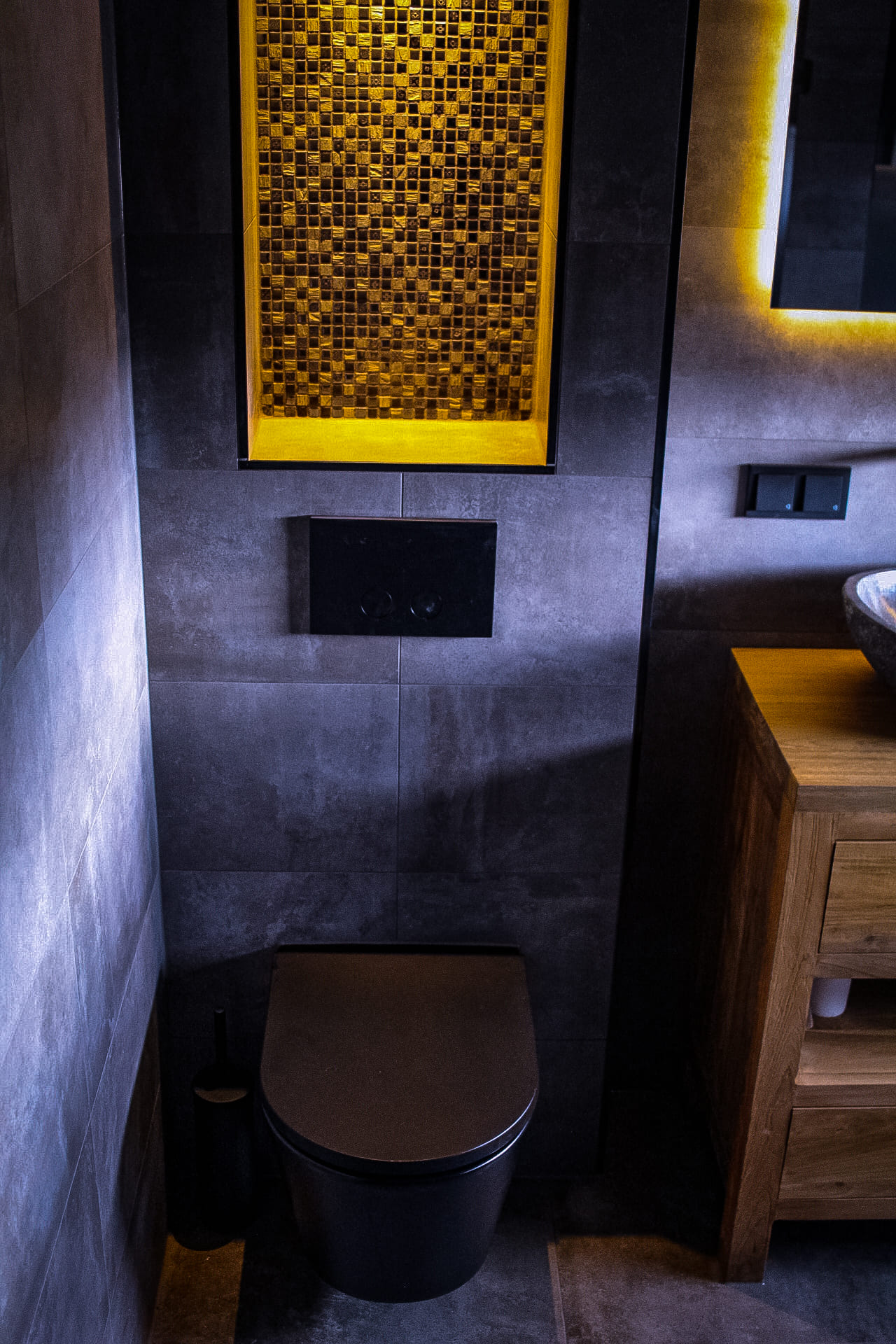 Modern Toilet met Nis