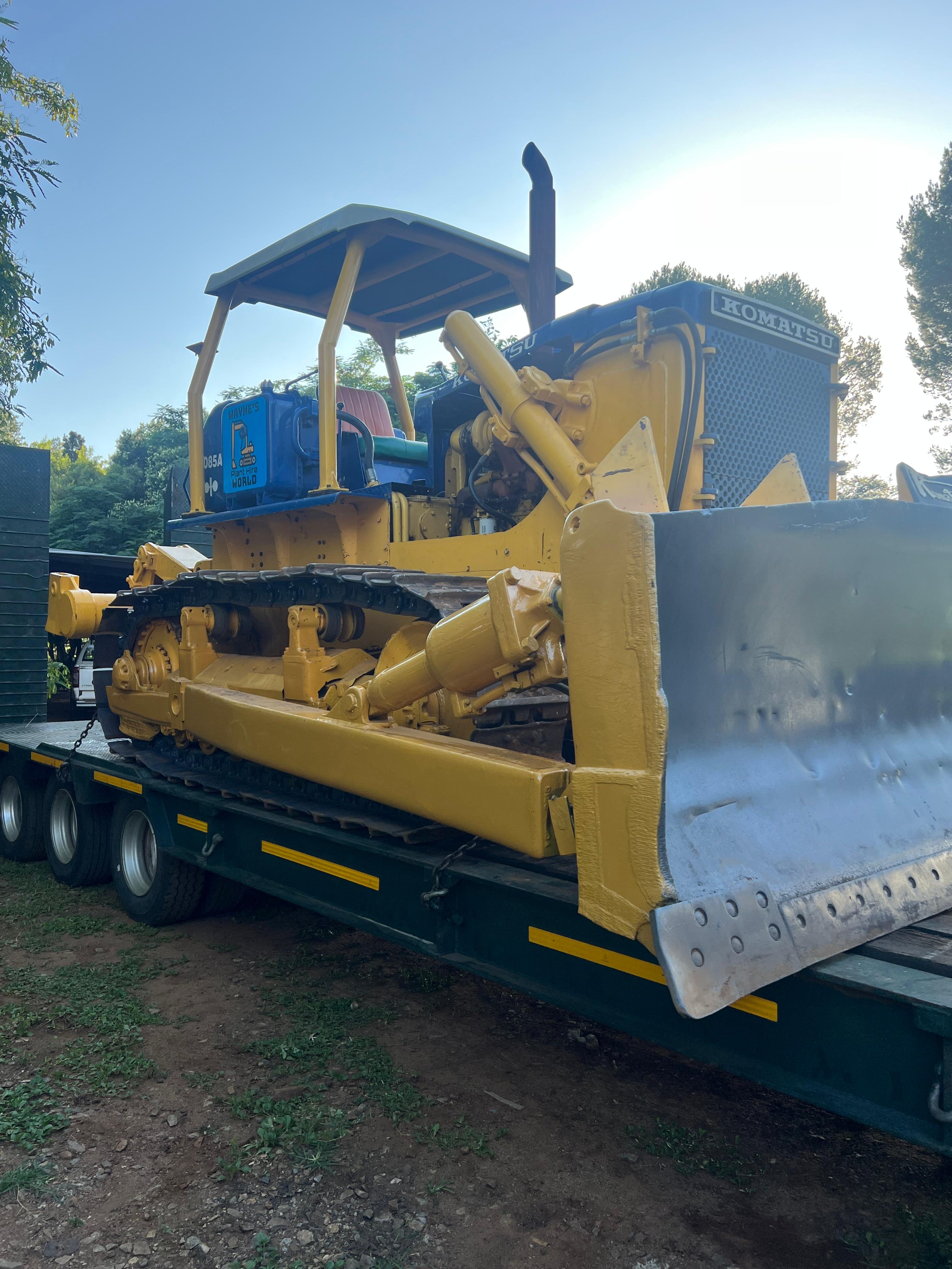 Komatsu D85A Dozer at work