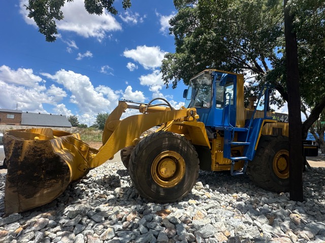 Komatsu WA420-3 Front Loader