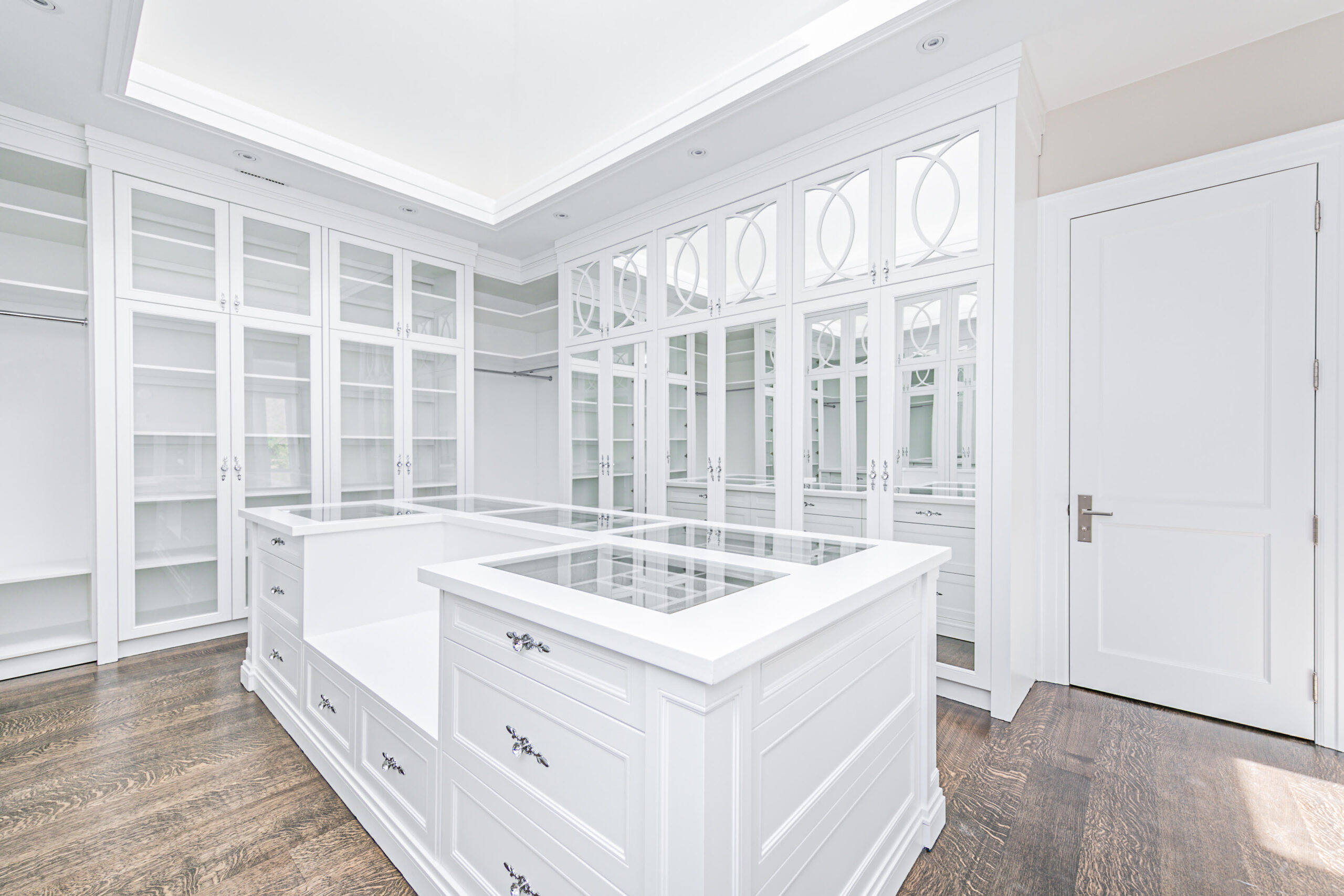 Walk-in Closet gallery image 8