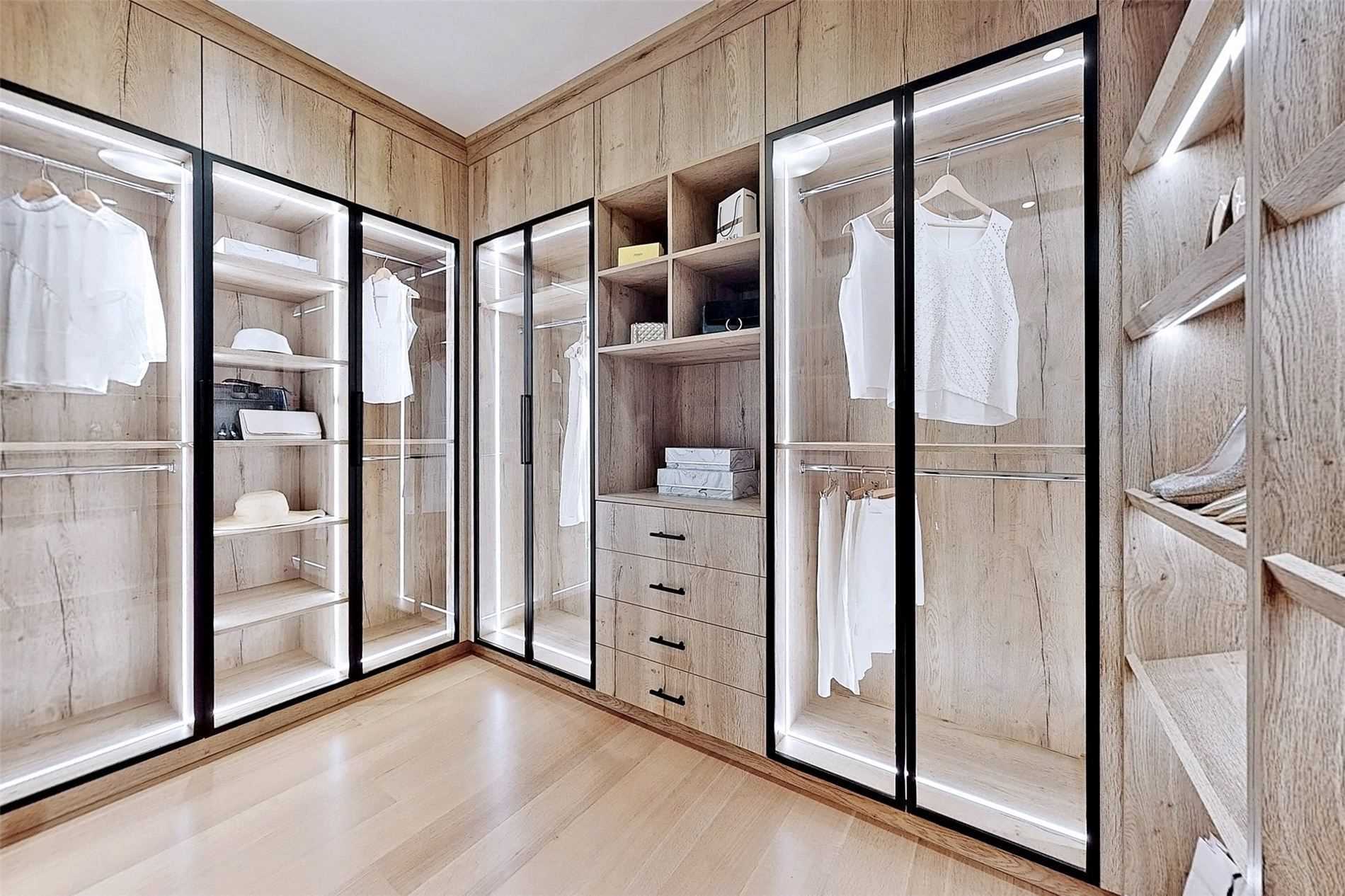 Custom Closet & Wardrobe Systems 4