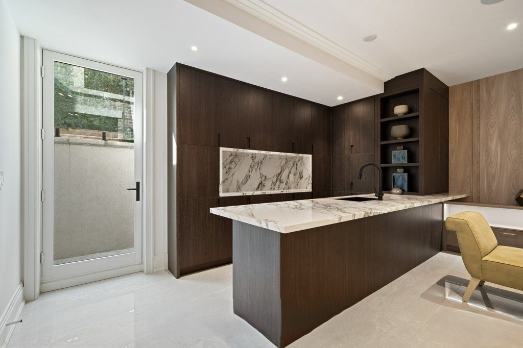 Bar and Wine Cellar gallery image 2