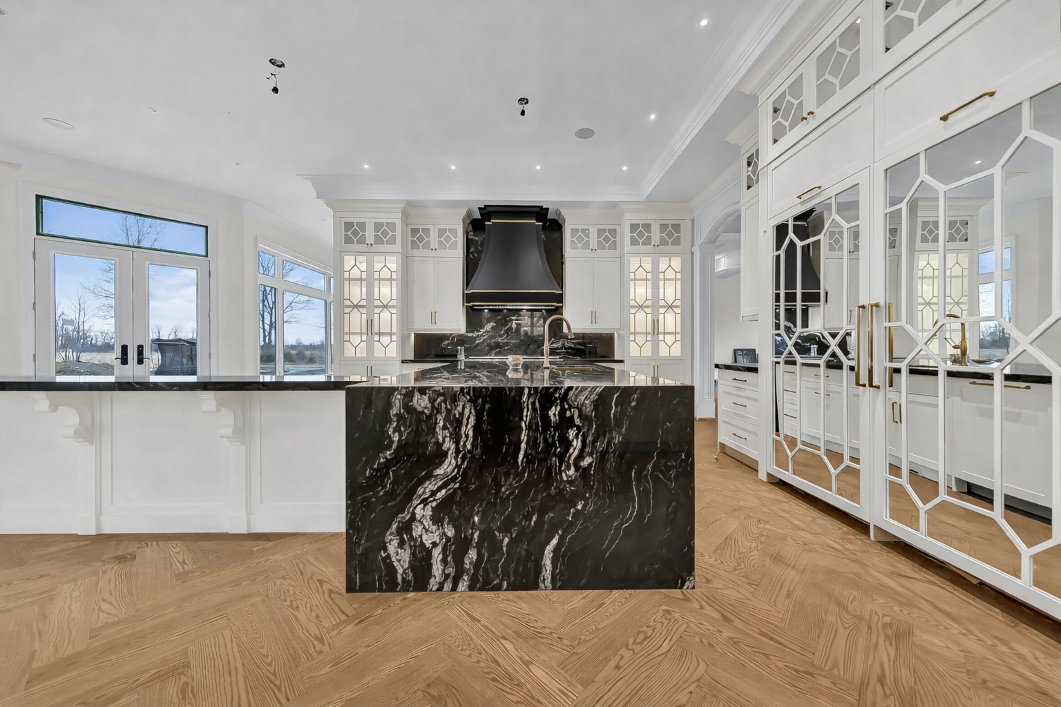 Traditional Kitchen gallery image 1
