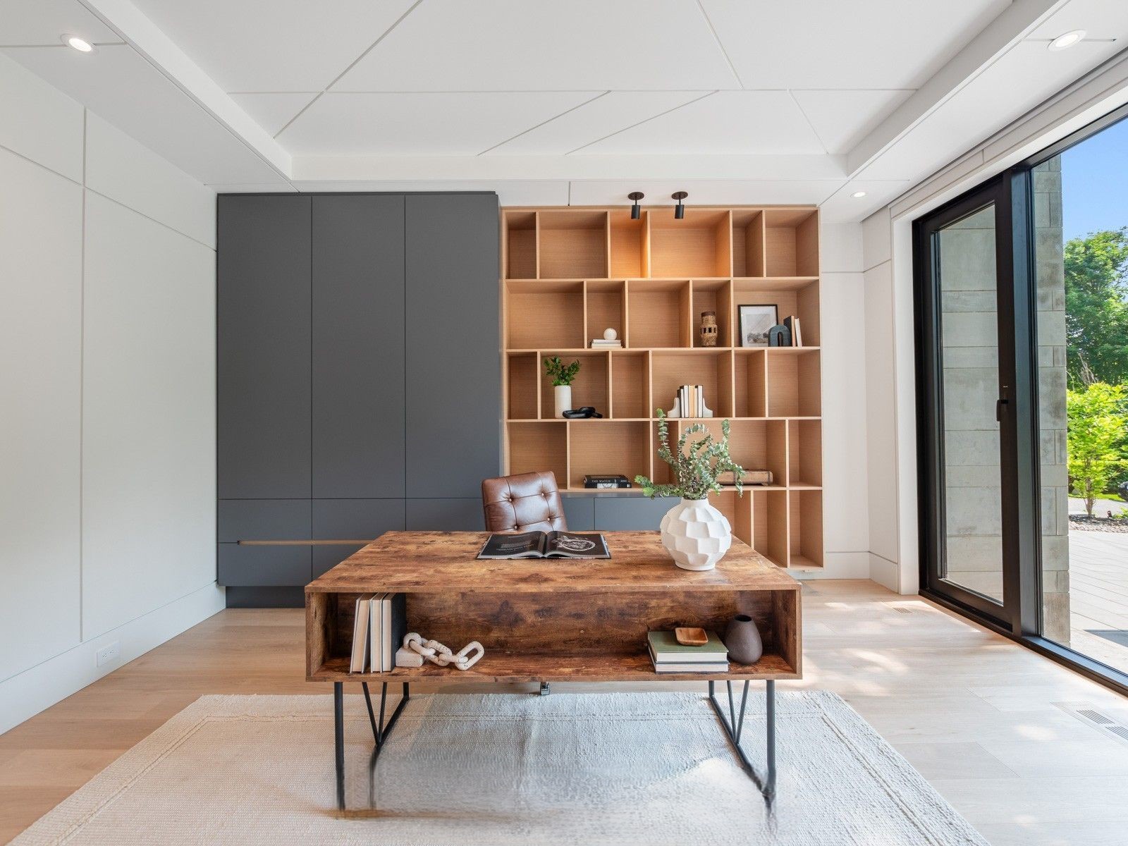 Executive Office Library gallery image 2