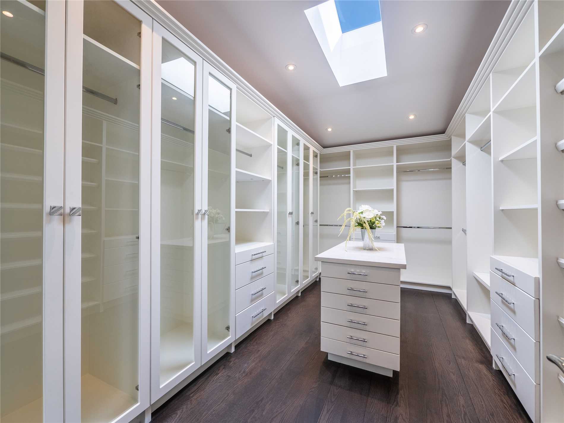 Walk-in Closet gallery image 6