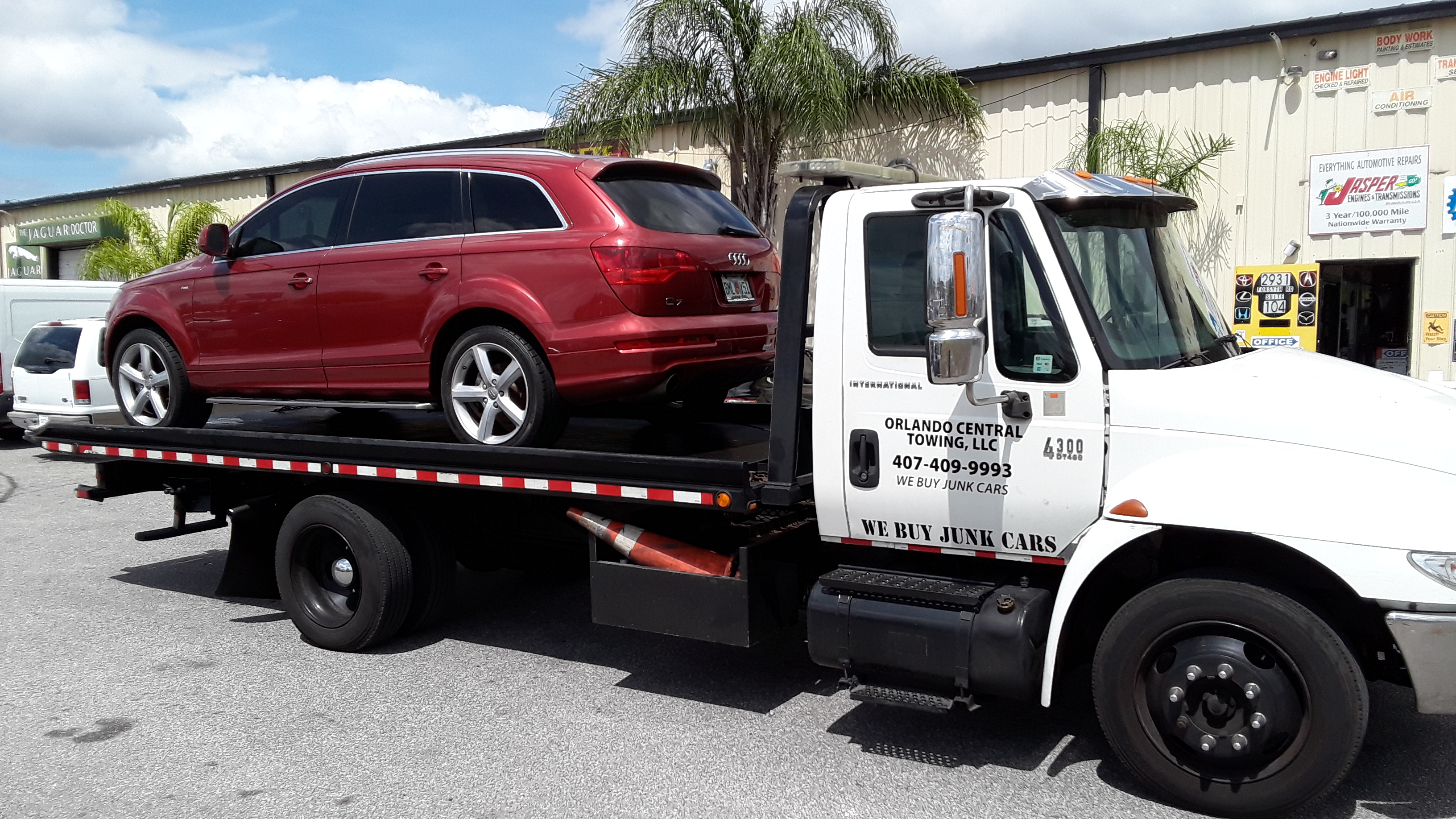 Orlando Central Towing LLC flatbed tow truck providing 7 days a week emergency towing service in Orlando and Central Florida