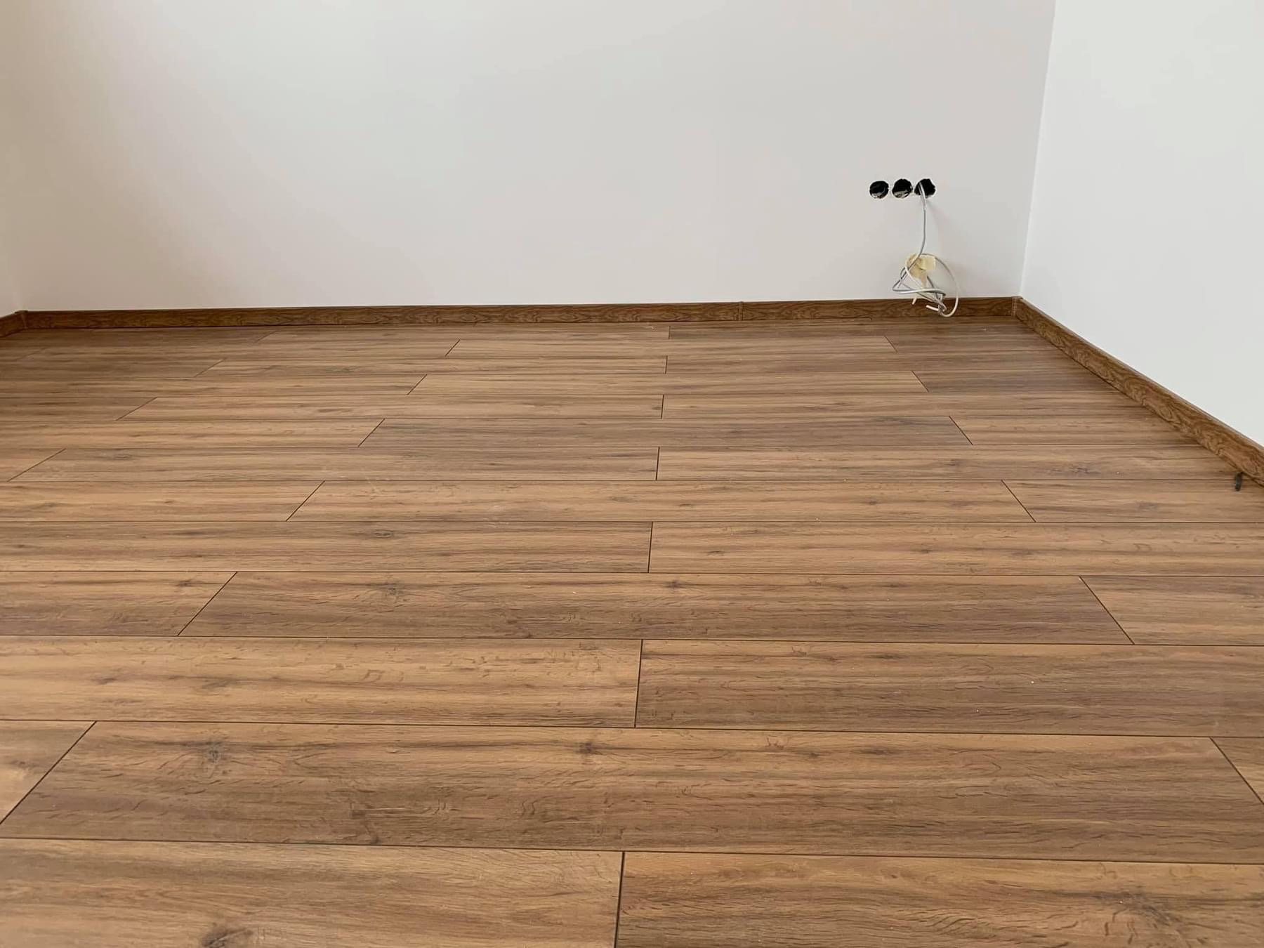 Hibátlanul glettelt és festett szoba