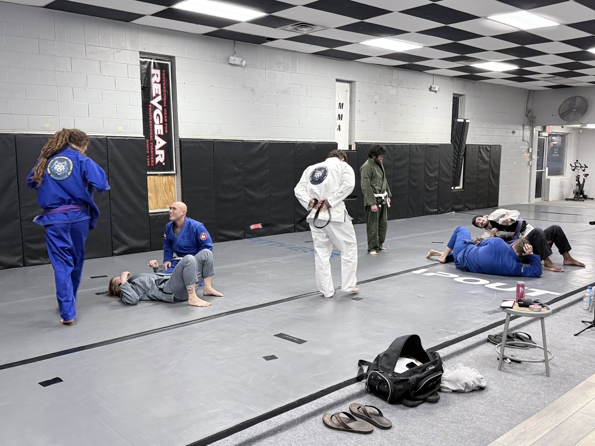 Gi Jiu-Jitsu Clarksville TN Wildside — large group class drilling on the mats