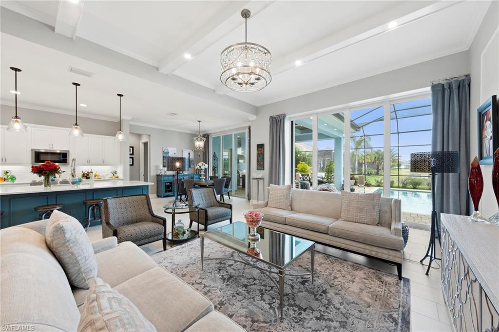 Crystal clear interior view in Naples Reserve