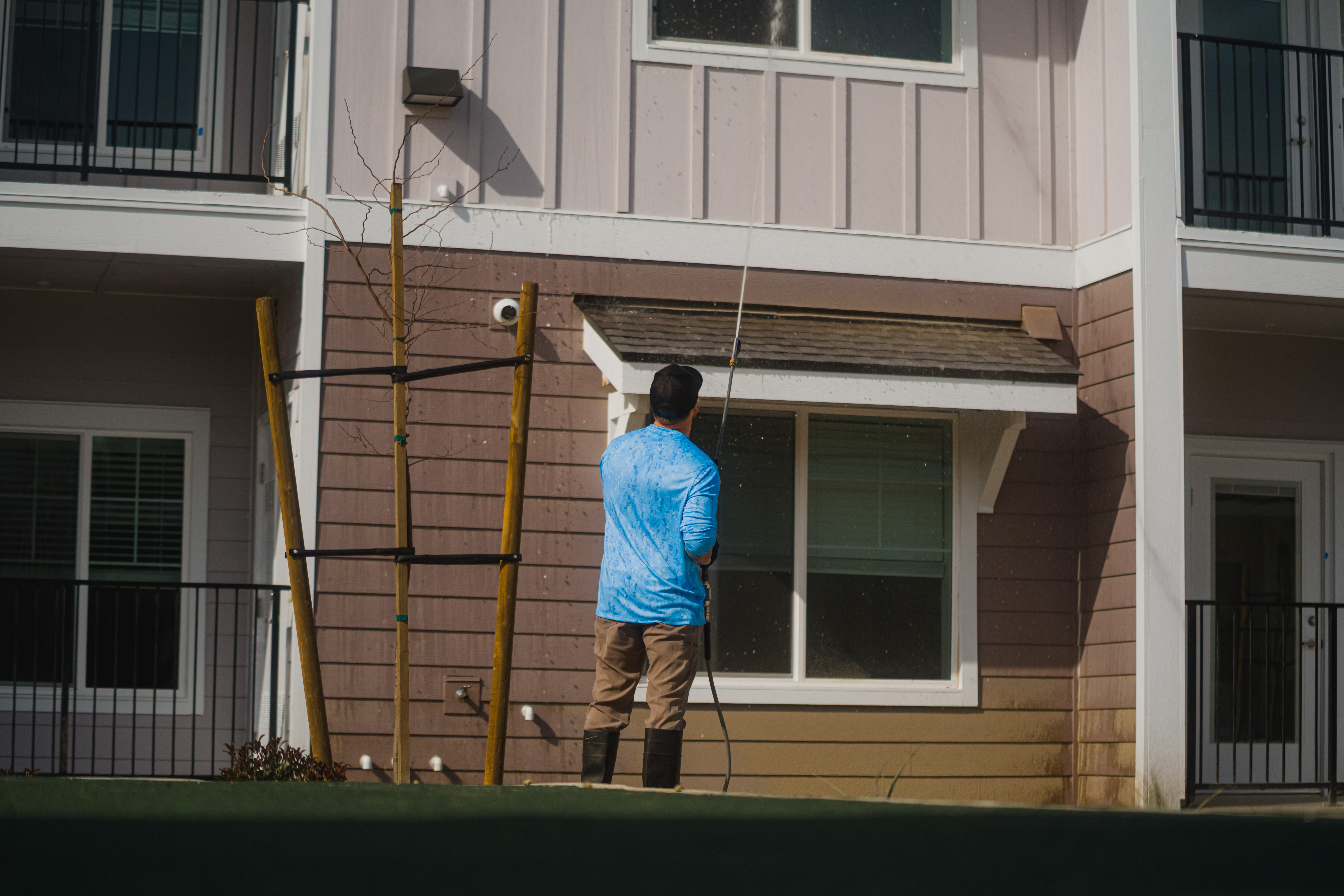 Apartment Complex Exterior Cleaning Tips for Property Managers in Visalia, CA