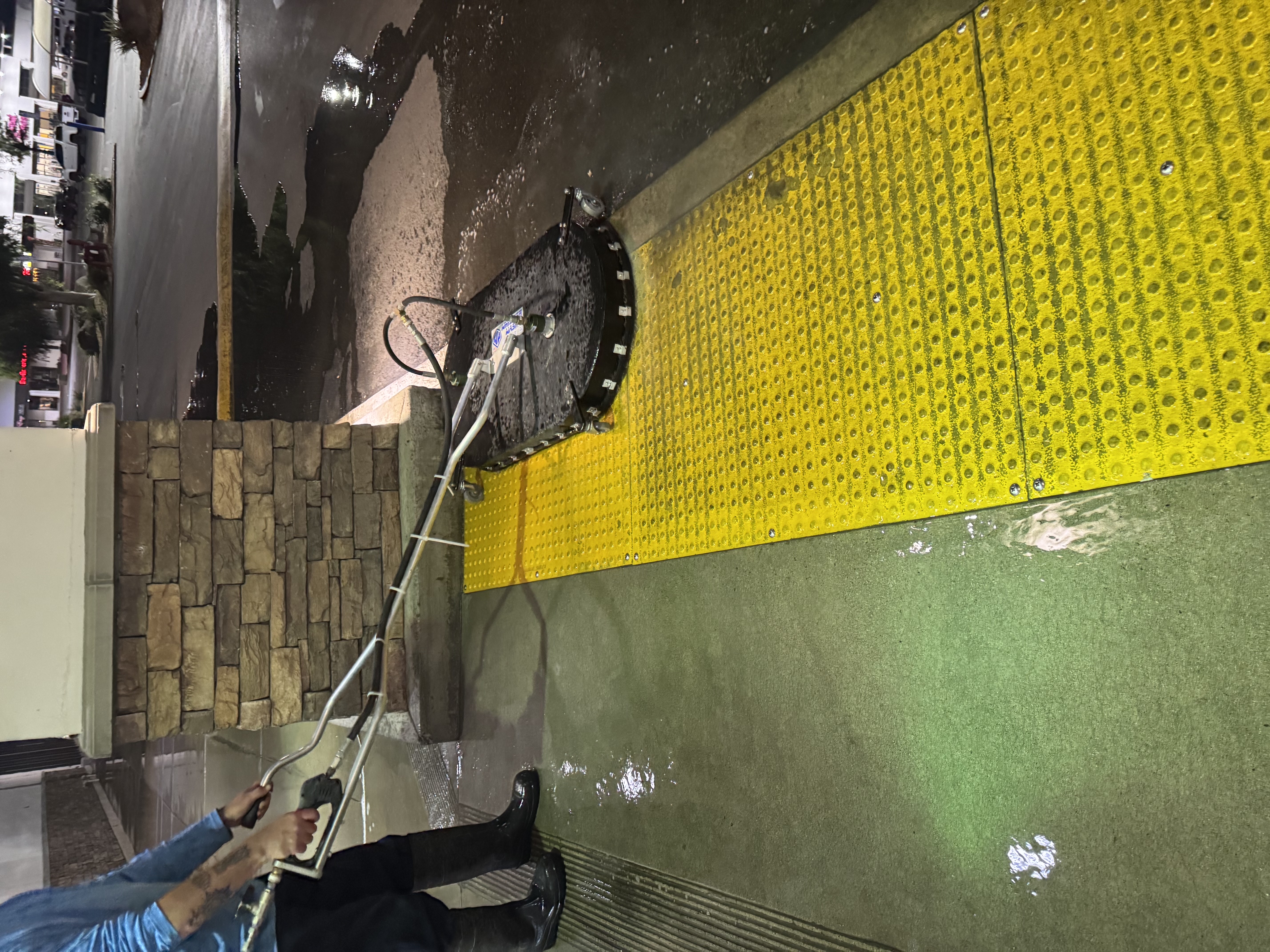 Commercial Plaza Parking Lot and Sidewalk Cleaning in Tulare, CA