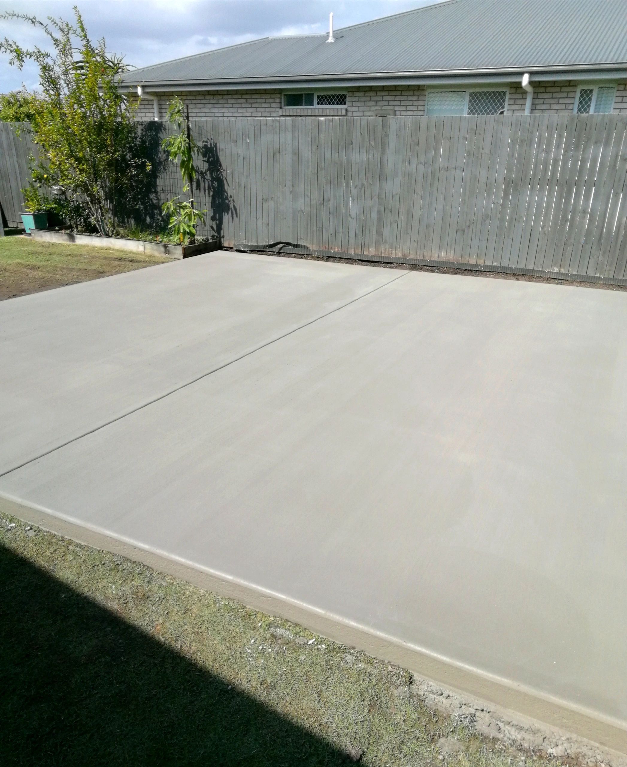 Concrete patio slab outdoor entertaining Brisbane — patio slab freshly poured with broom finish