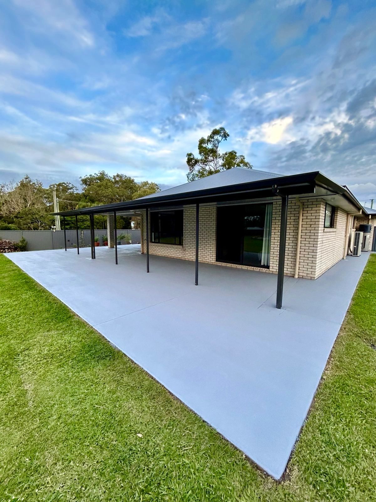 Concrete clear sealing Sunshine Coast — wet look clear sealed concrete driveway Sunshine Coast
