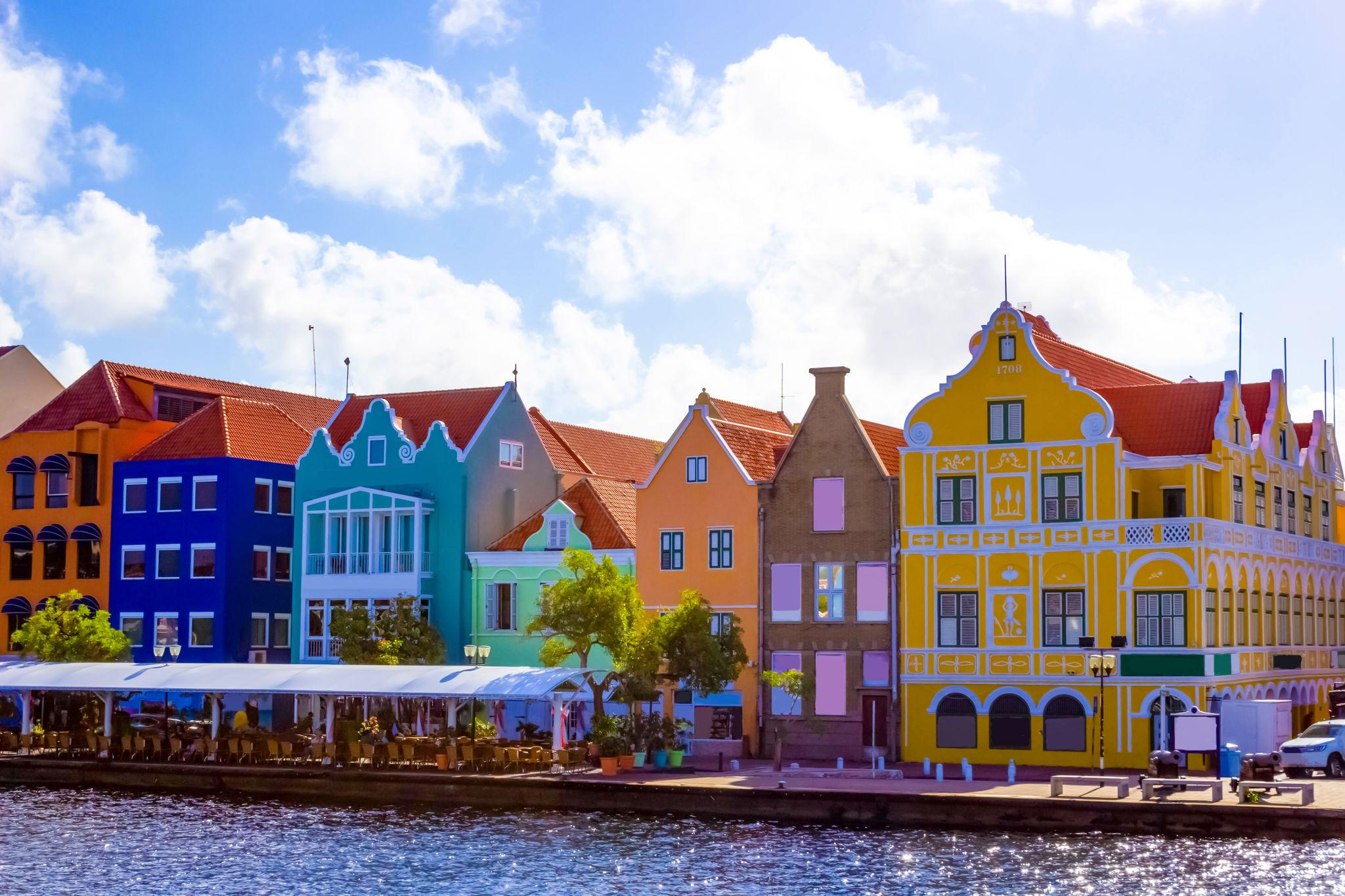 Casas coloridas en Willemstad, capital de Curazao