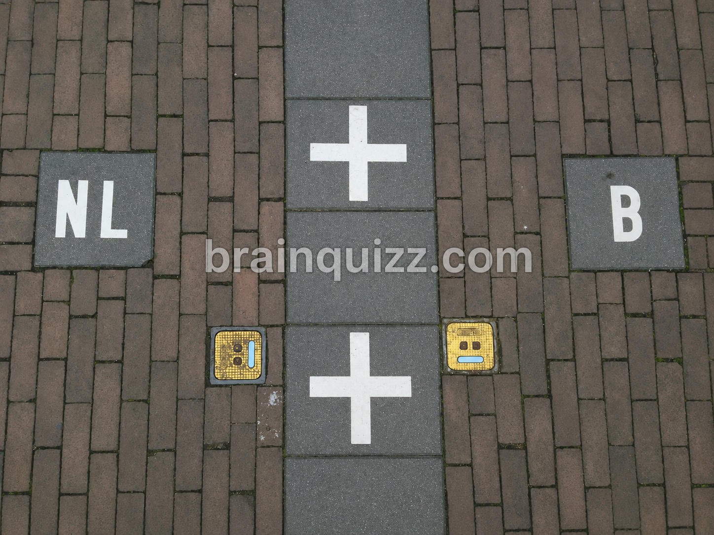 Líneas fronterizas pintadas en las calles de Baarle