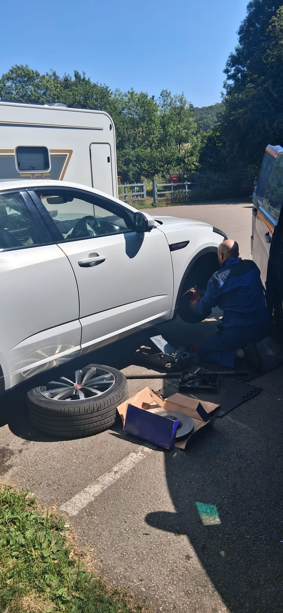 Mobile mechanic Zeyad carrying out a roadside vehicle repair