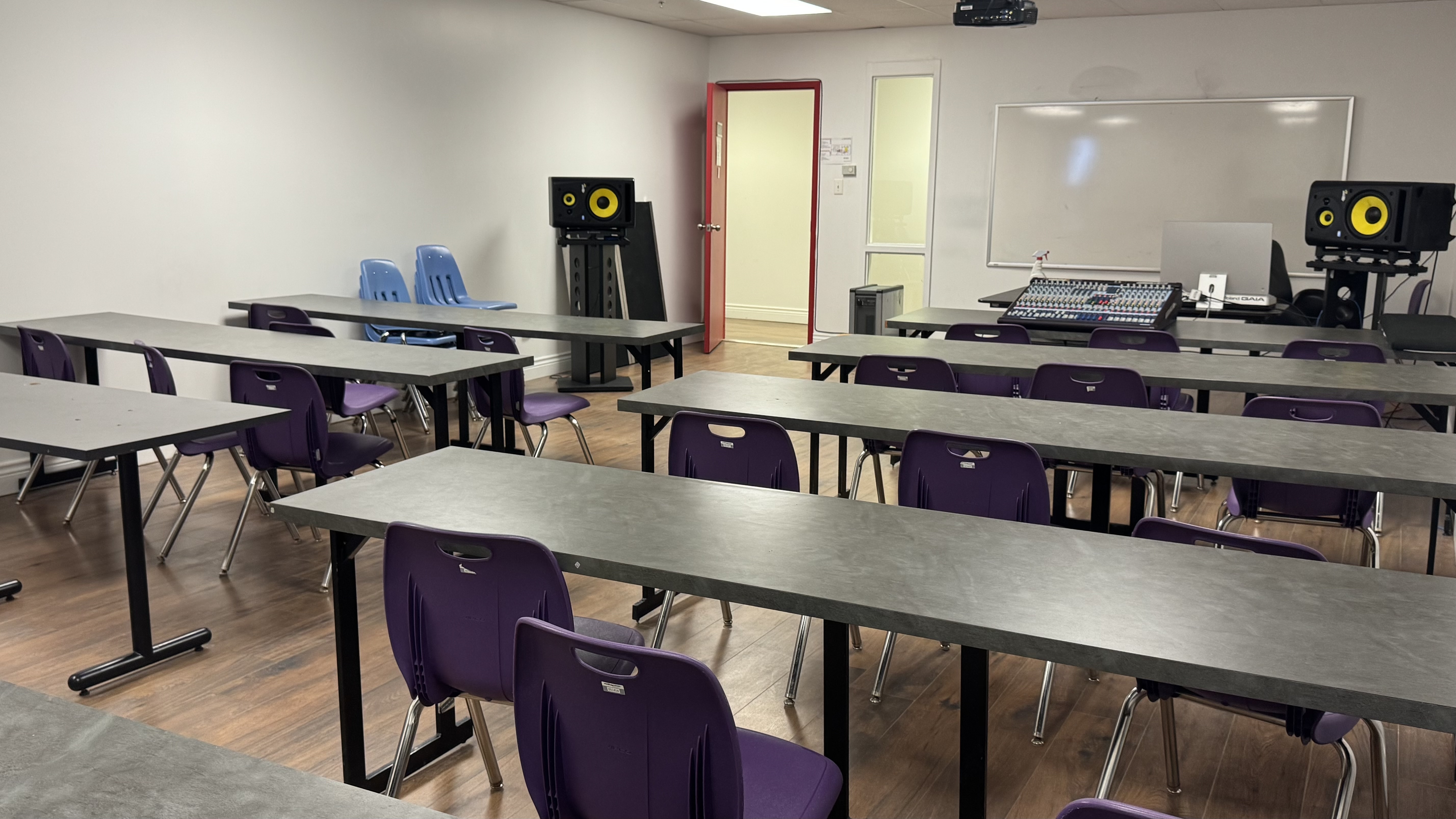 Musitechnic audio engineering school Montreal classroom and college facility 6