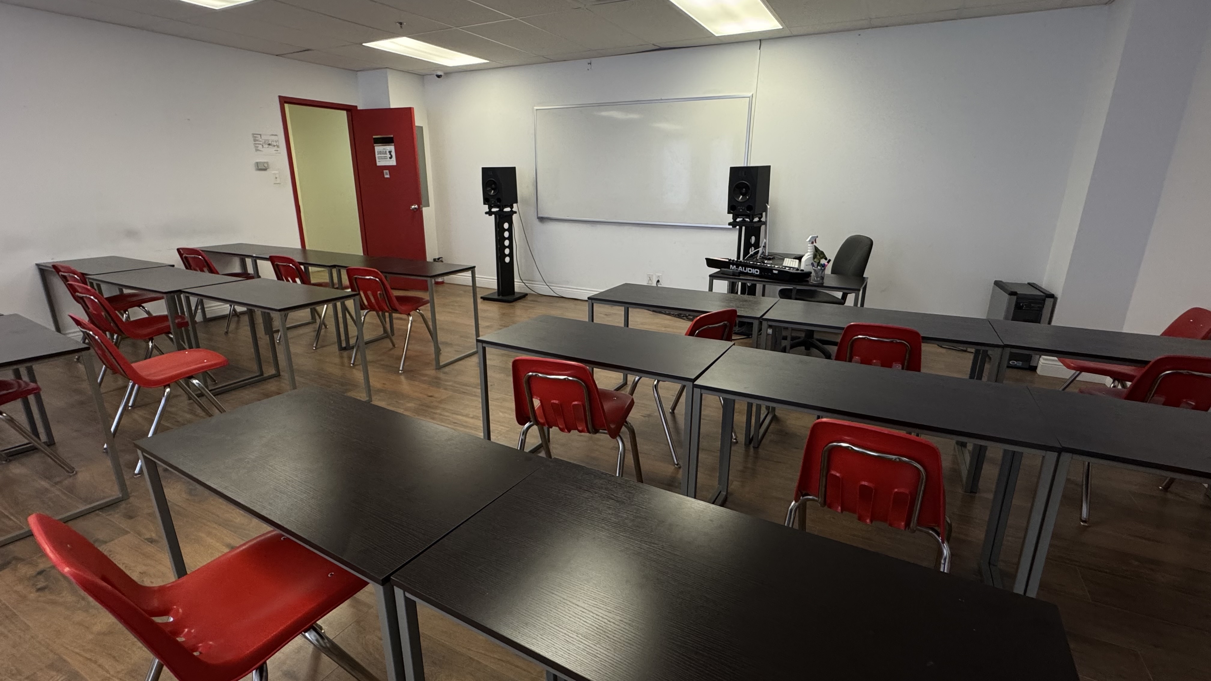 Musitechnic audio engineering school Montreal classroom and college facility 11
