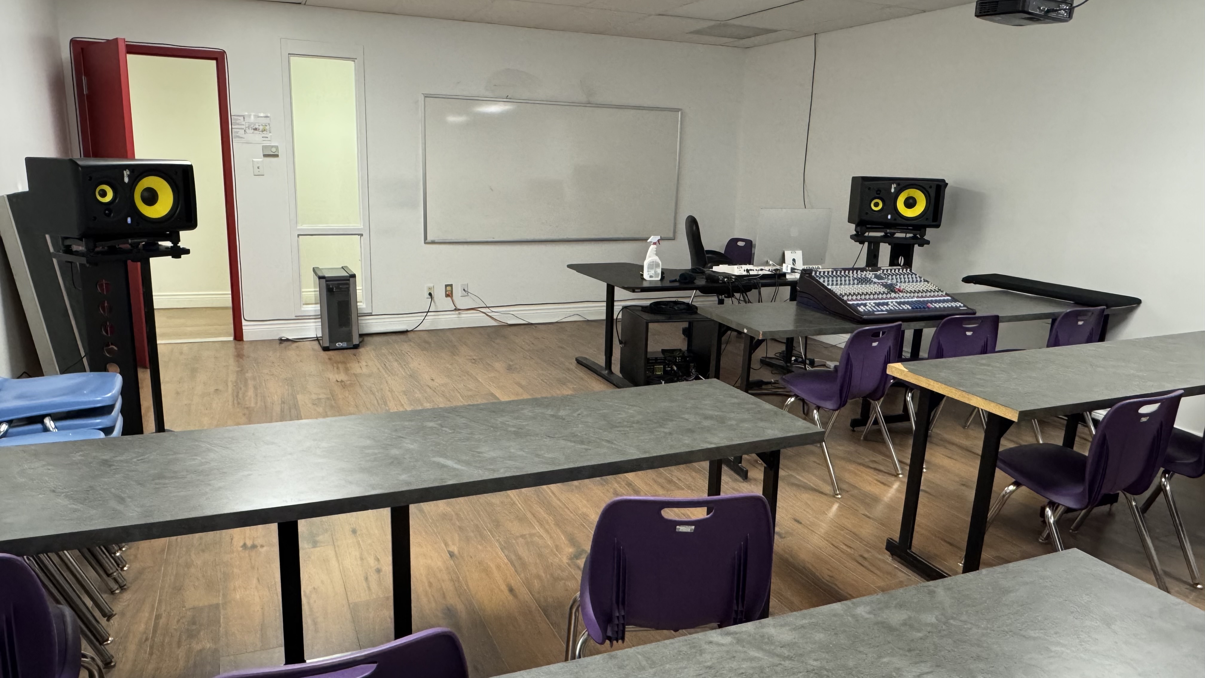 Musitechnic audio engineering school Montreal classroom and college facility 7