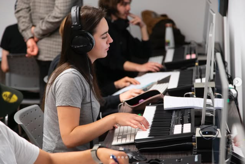 Musitechnic audio engineering school Montreal classroom and college facility 14