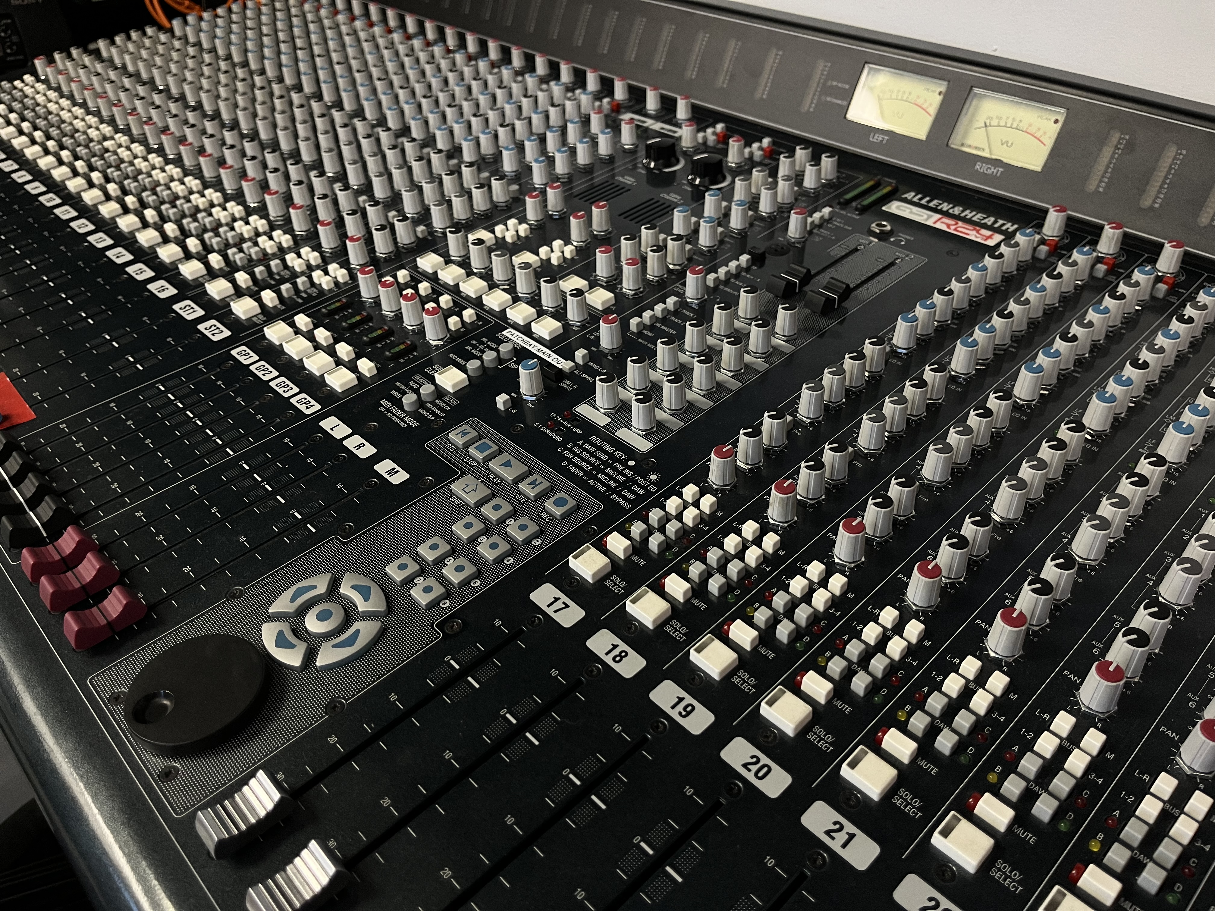Musitechnic professional recording studio and audio equipment 14