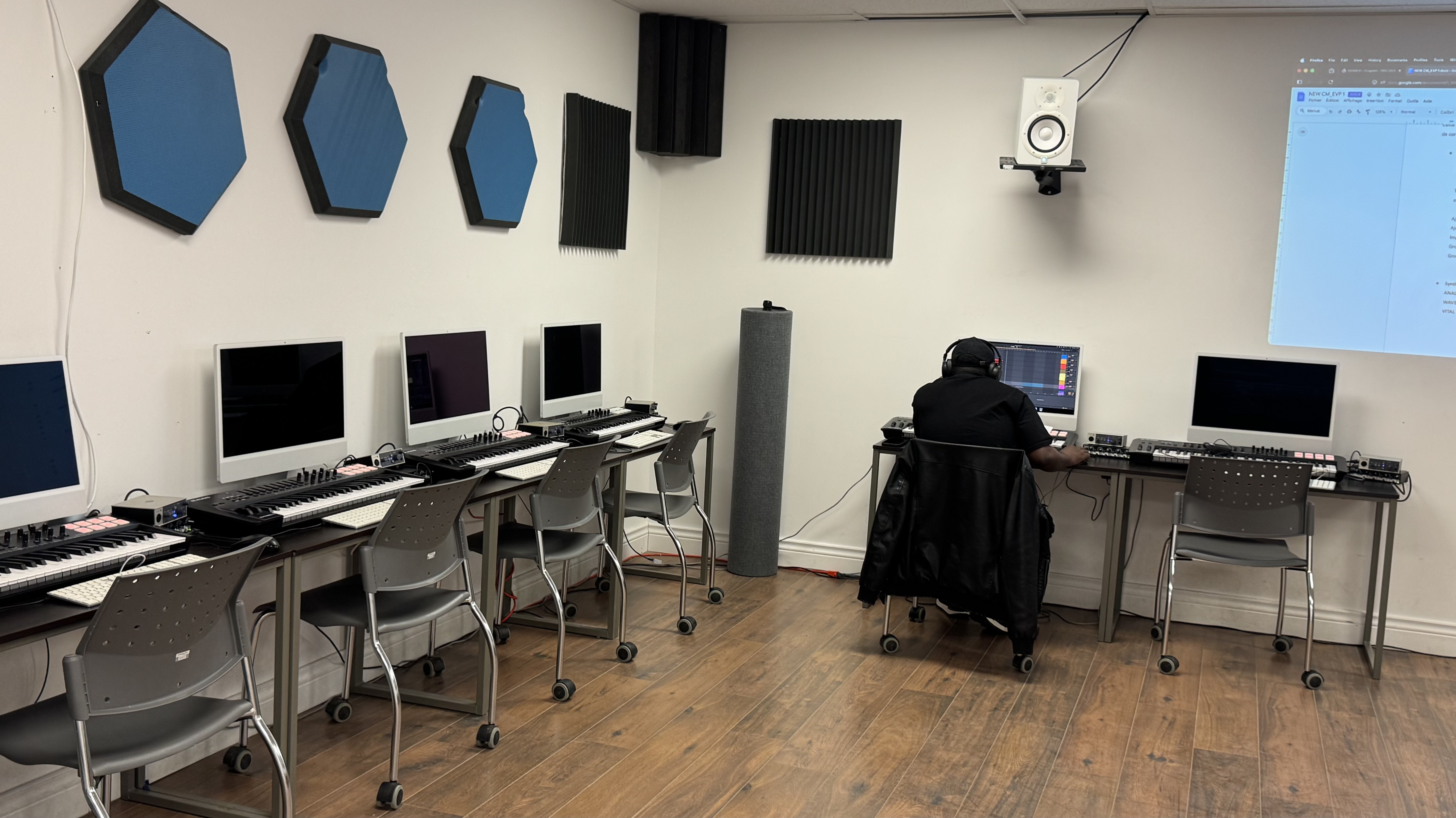 Musitechnic audio engineering school Montreal classroom and college facility 10