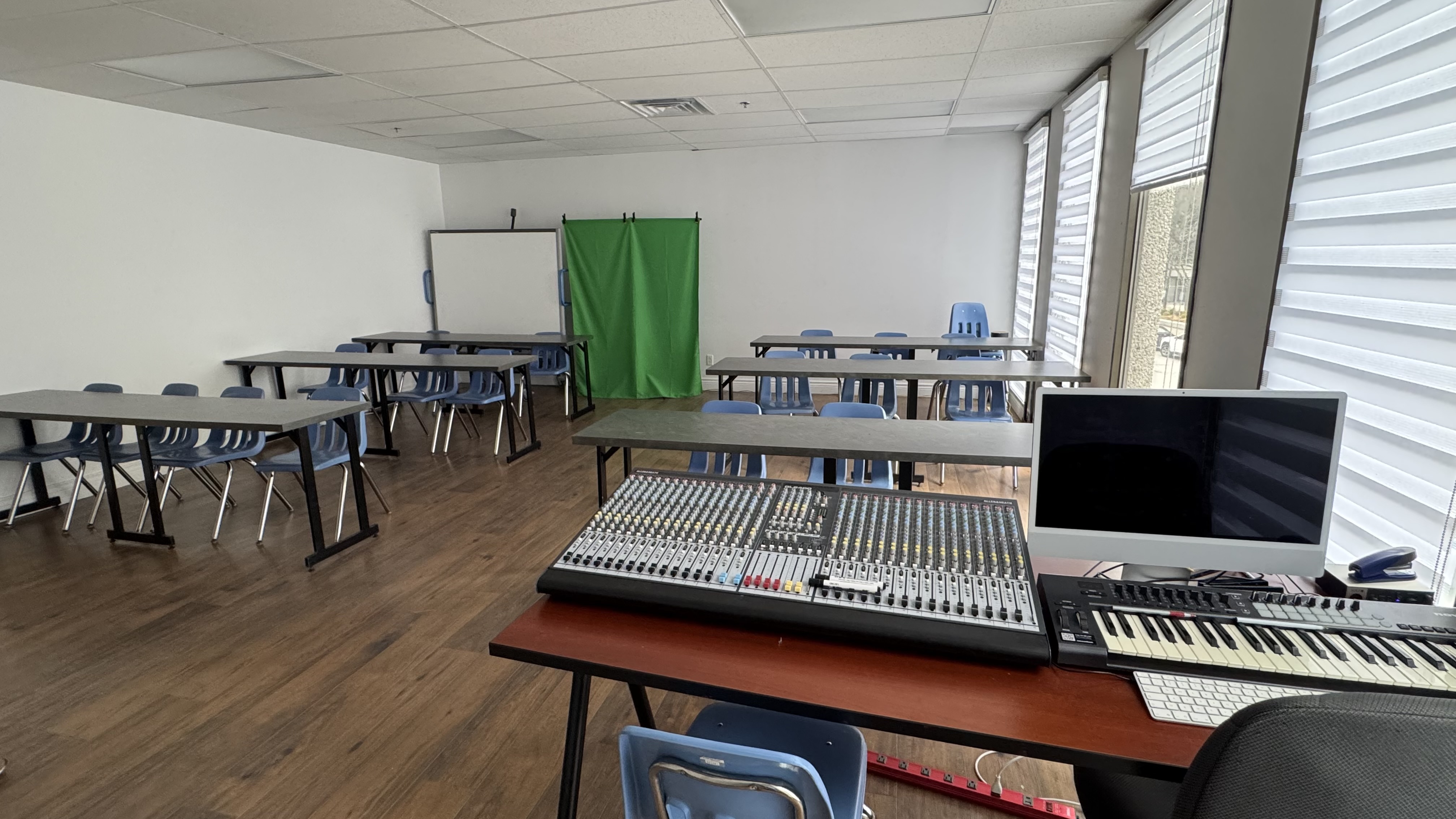 Musitechnic audio engineering school Montreal classroom and college facility 1
