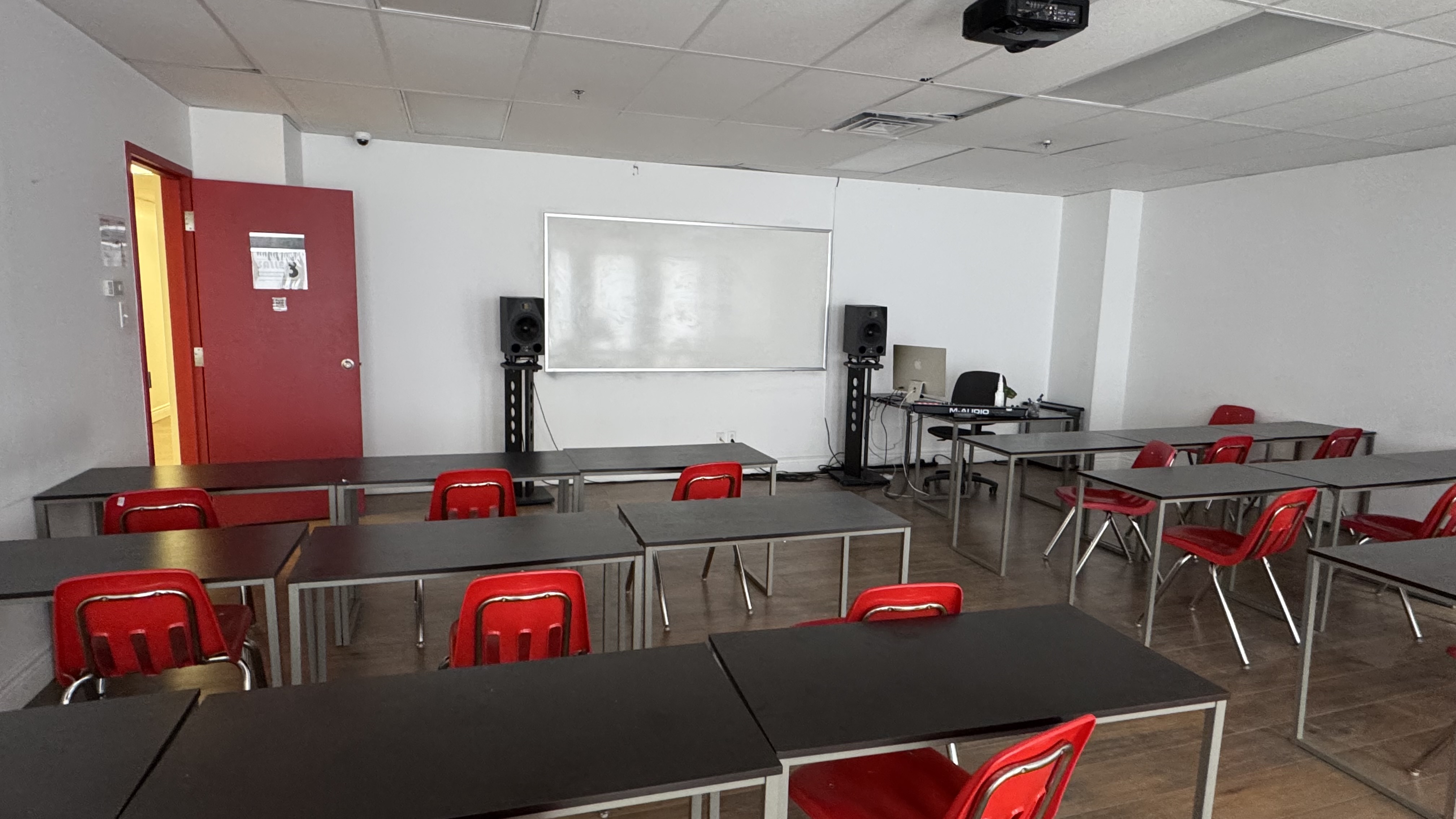 Musitechnic audio engineering school Montreal classroom and college facility 9