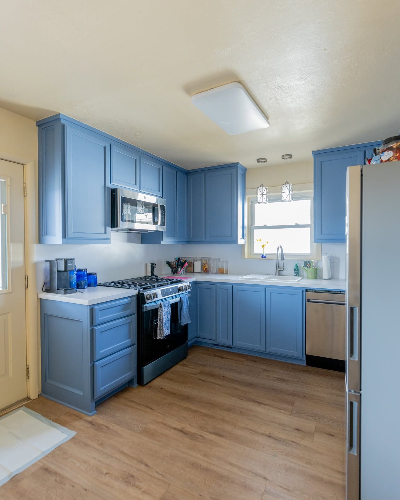 Artisan Blue Shaker Kitchen & Modern Hardwoods