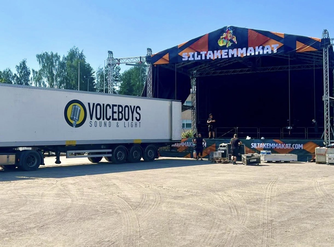 Tapahtumatekniikan laitevuokraus – ääni-, valo- ja AV-kalusto Voiceboys