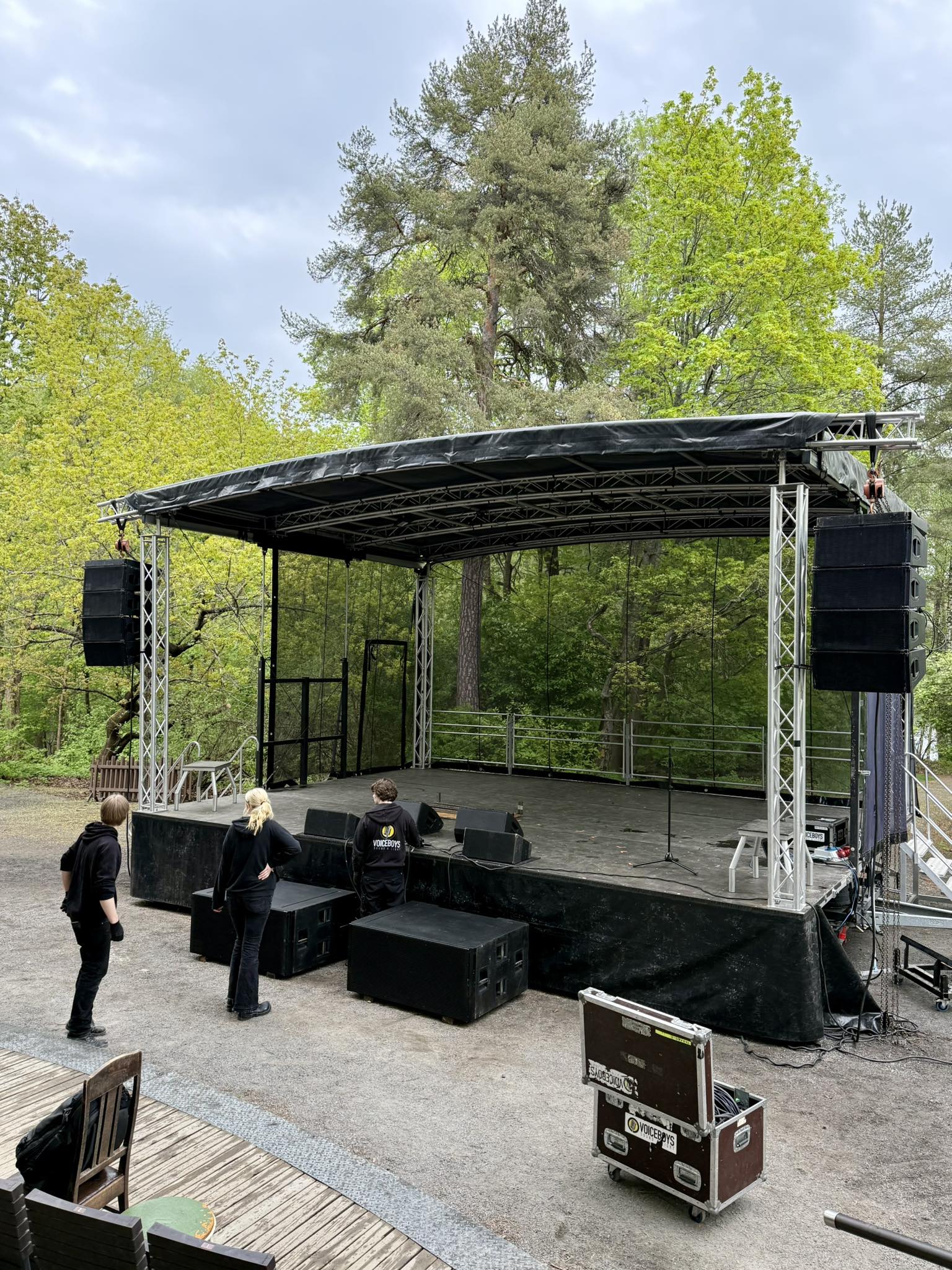 Laitevuokraus – Voiceboys Oy ääni-, valo- ja AV-kalusto