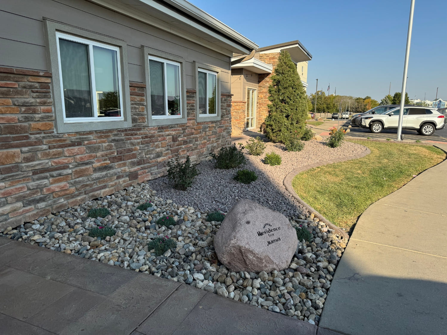 Bergman Nurseries commercial landscaping at a Residence Inn property in Quincy, IL