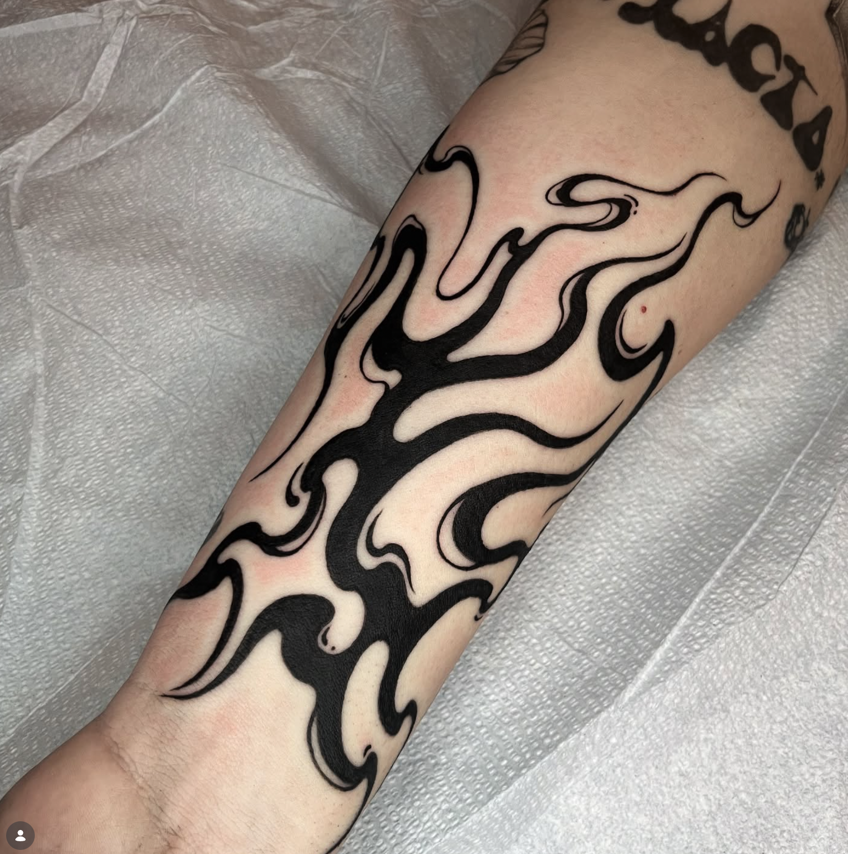 Abstract blackout tattoo on leg
