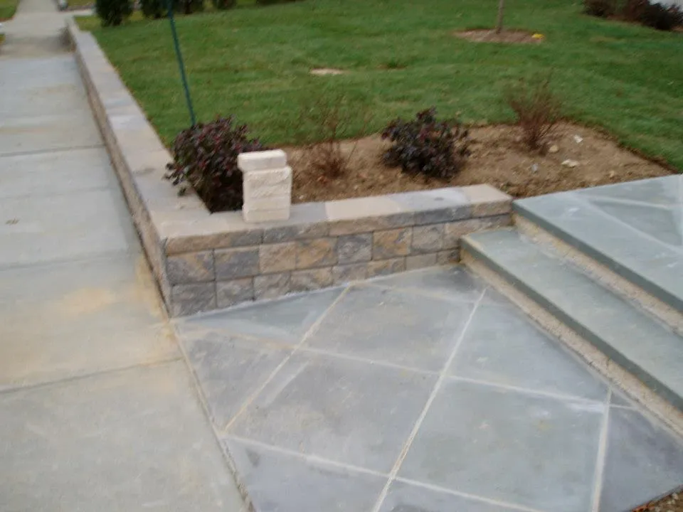 masonry contractor working on paver patio in Farmingville NY