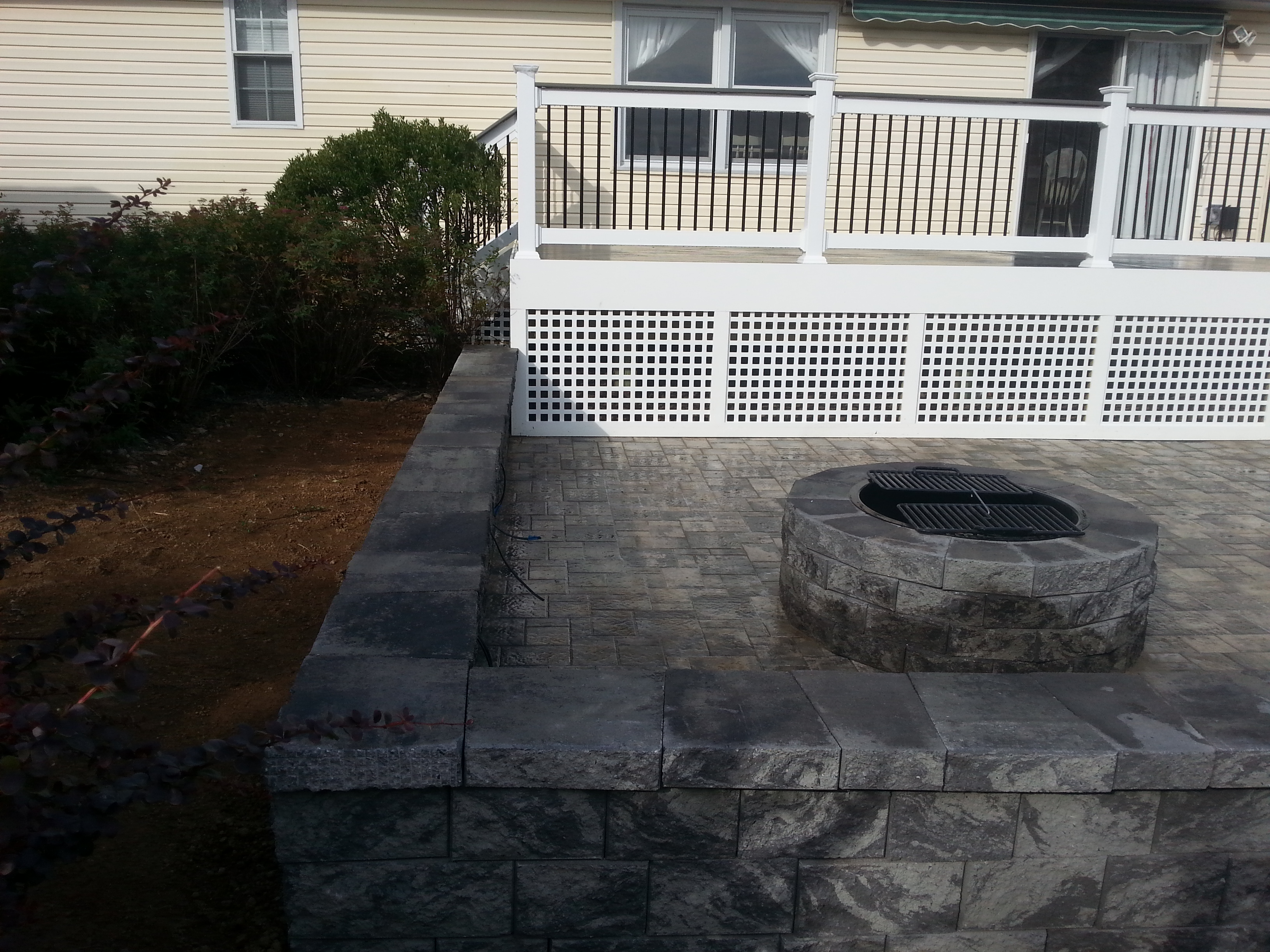 Retaining wall and fire pit on paver patio