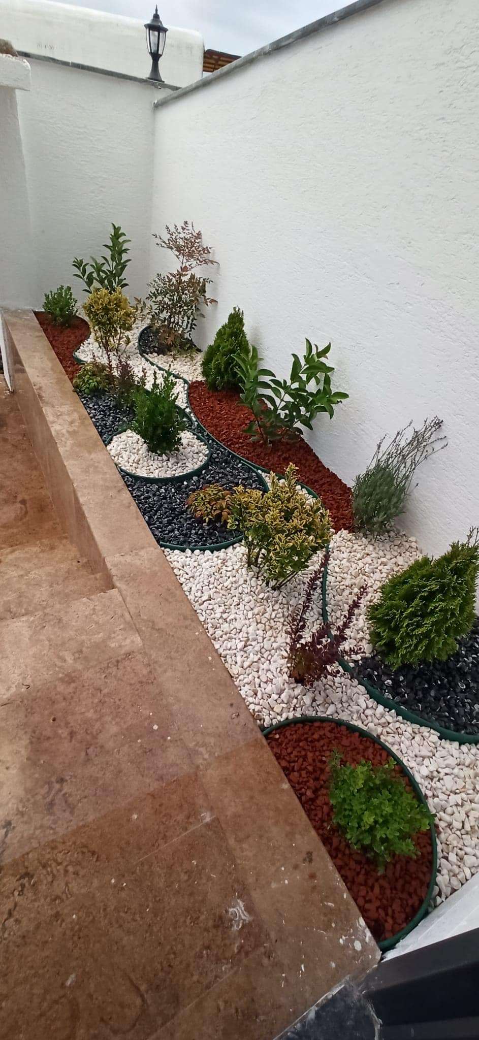 Contrasting Stone Border