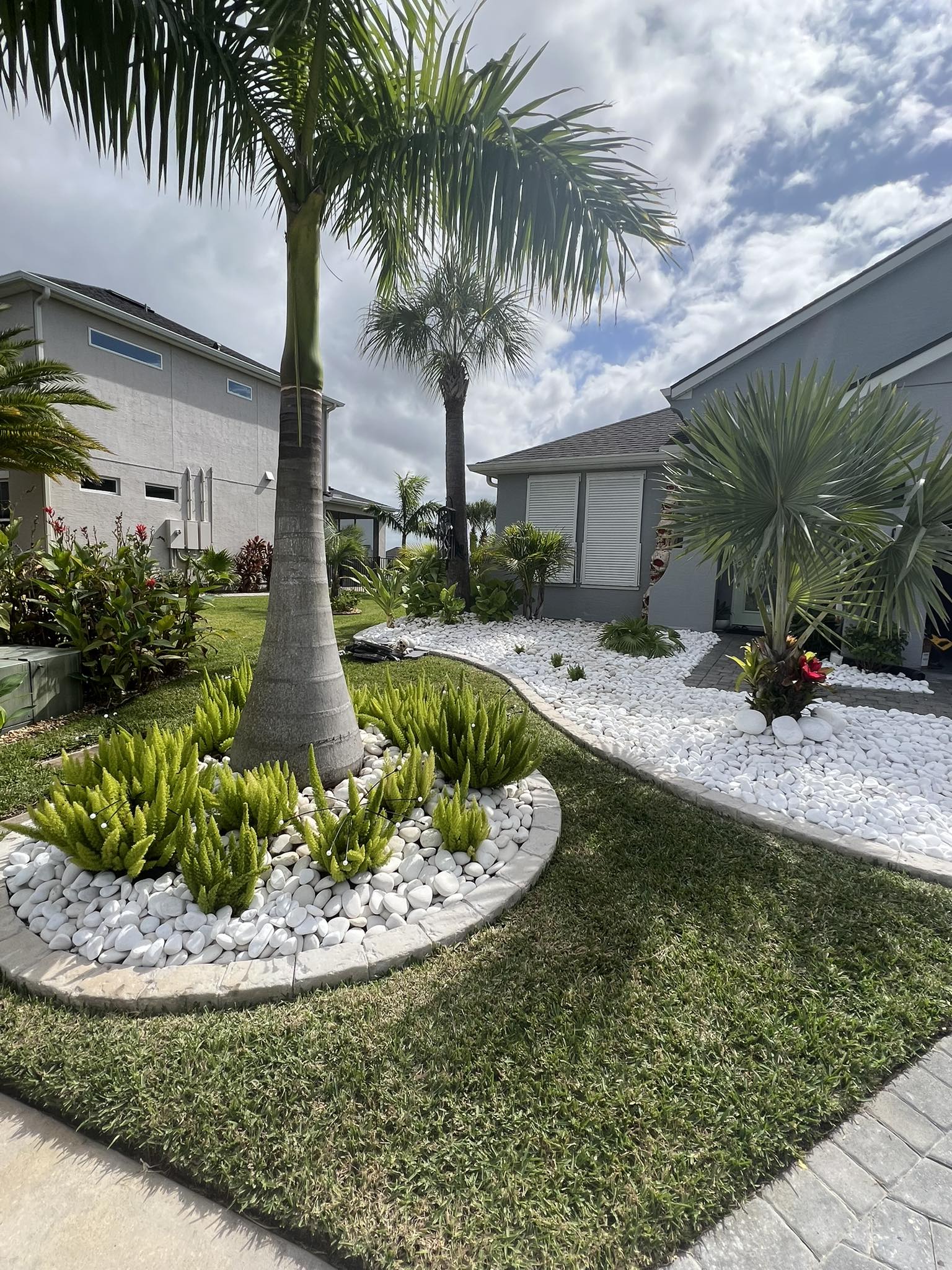 Tropical White Pebble Bed