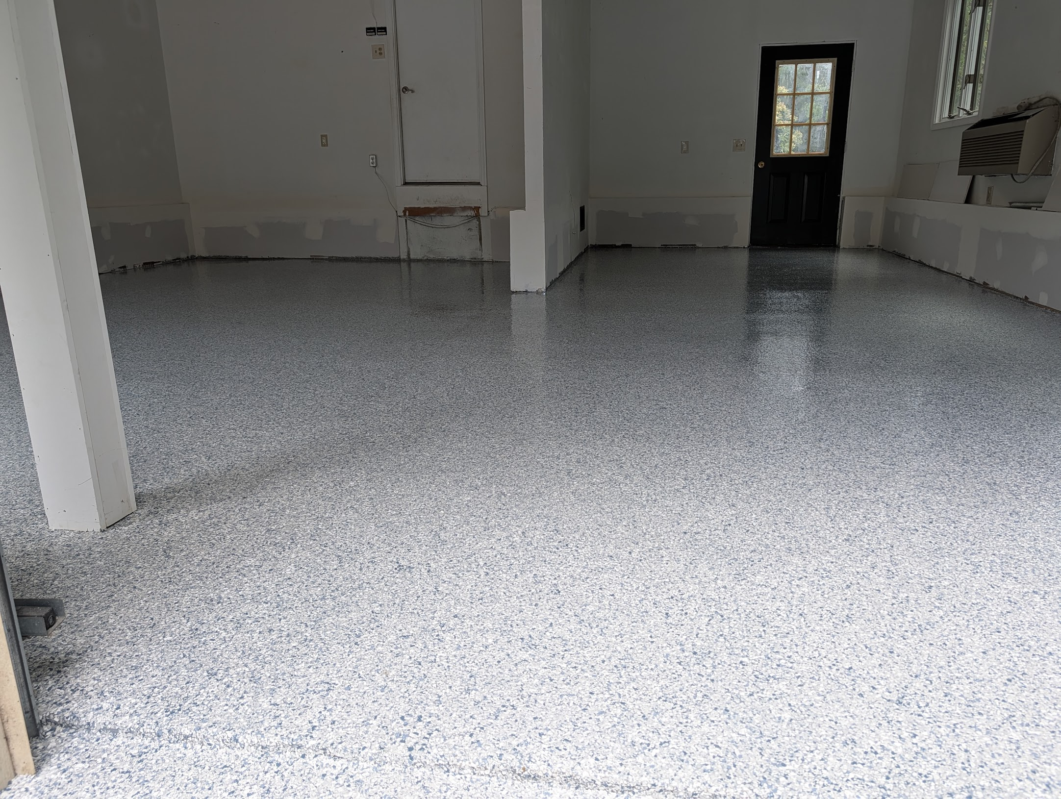 High-gloss commercial garage epoxy floor coating