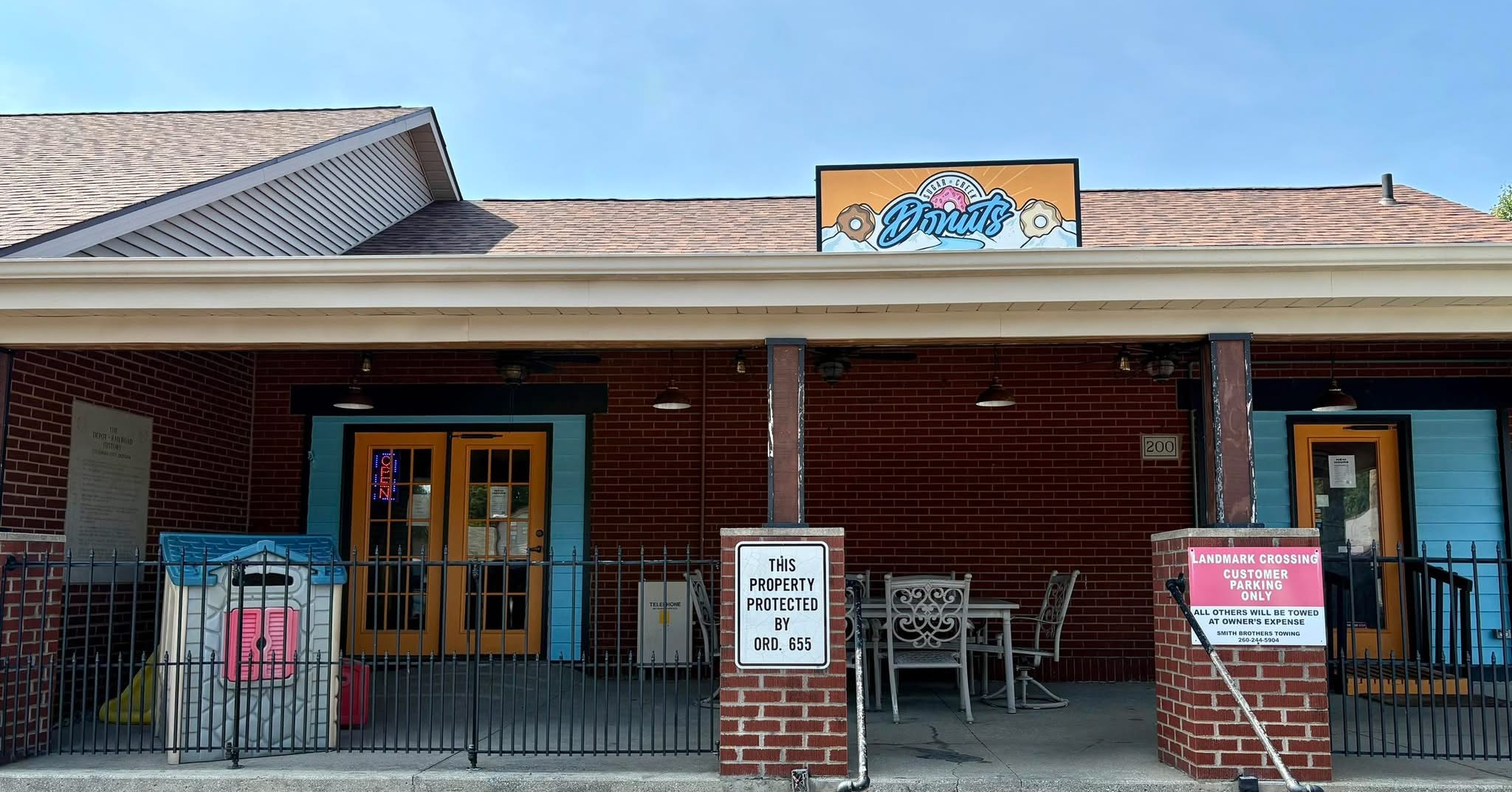 Sugar Creek Donuts Storefront