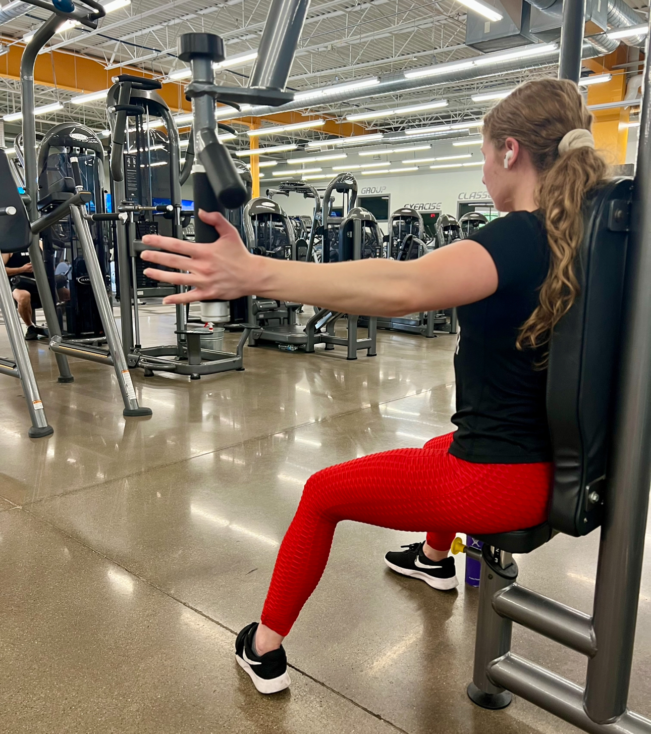 iGYM member strength training at 24/7 gym facility