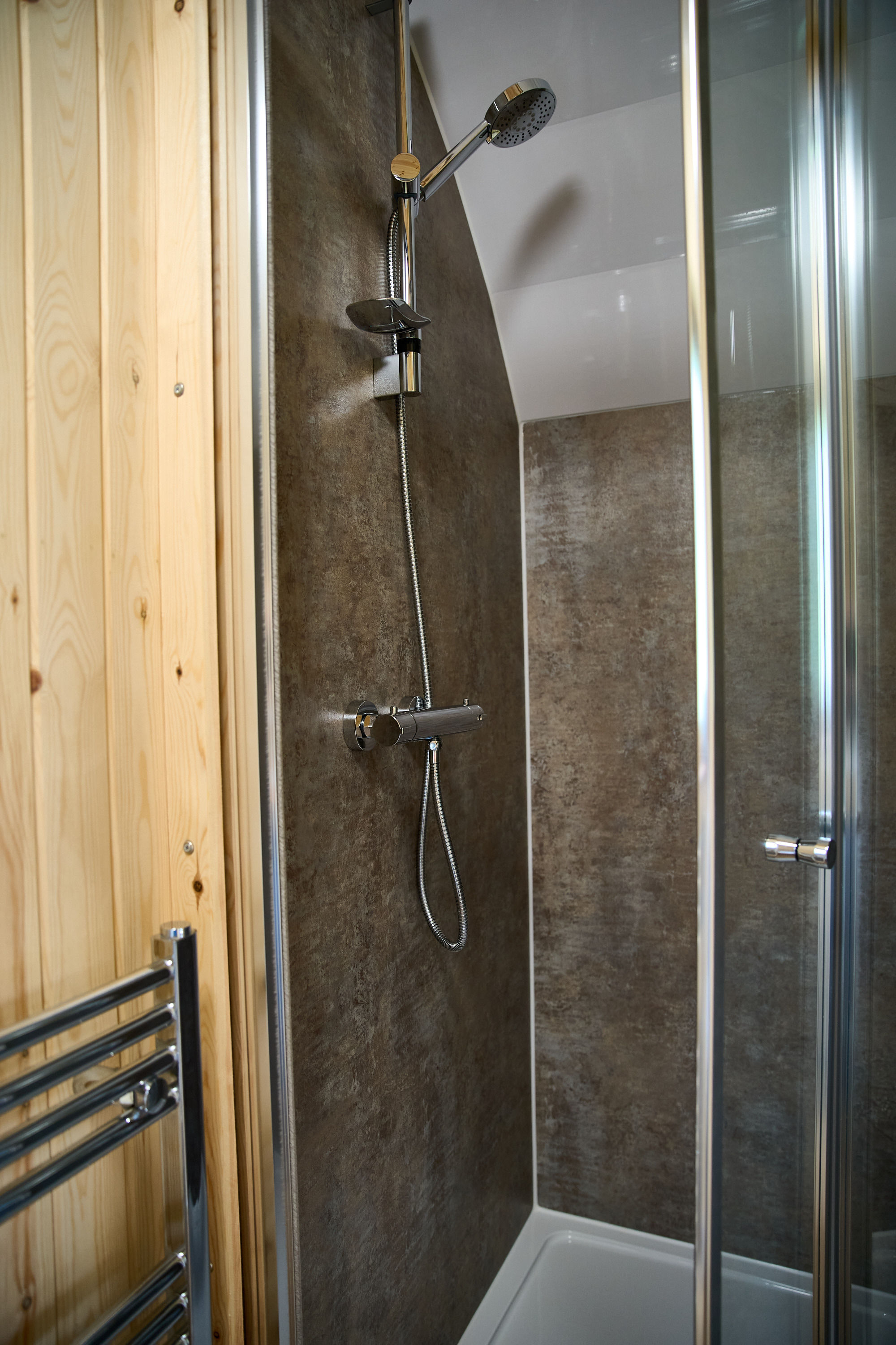 En-suite bathroom with luxury toiletries in a Braeview Escapes glamping pod