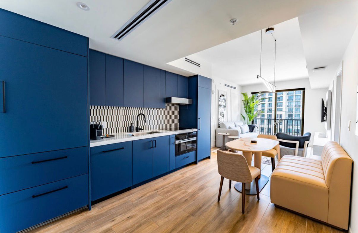 The Avenue 5