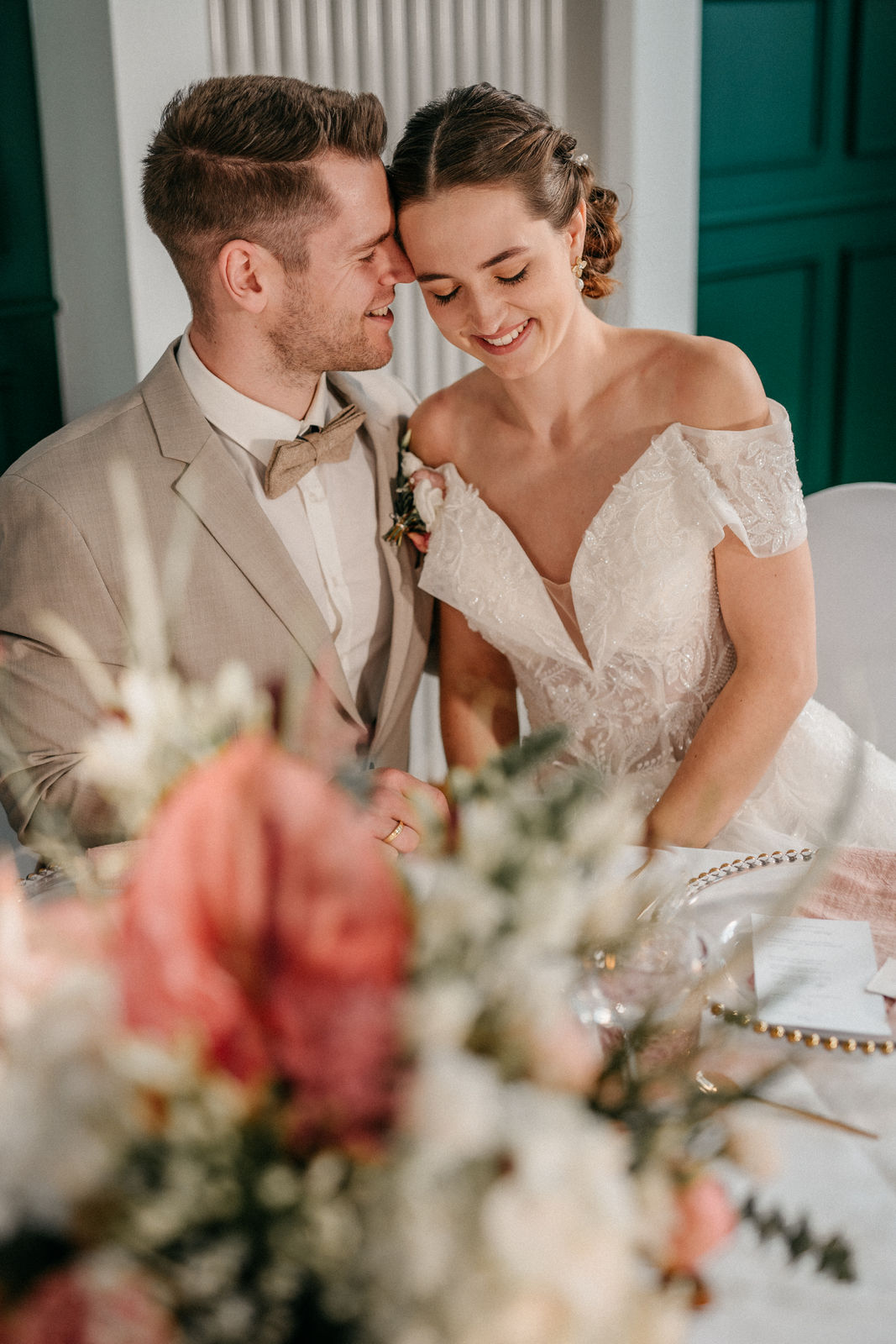 Romantisches Brautpaar am Hochzeitstag