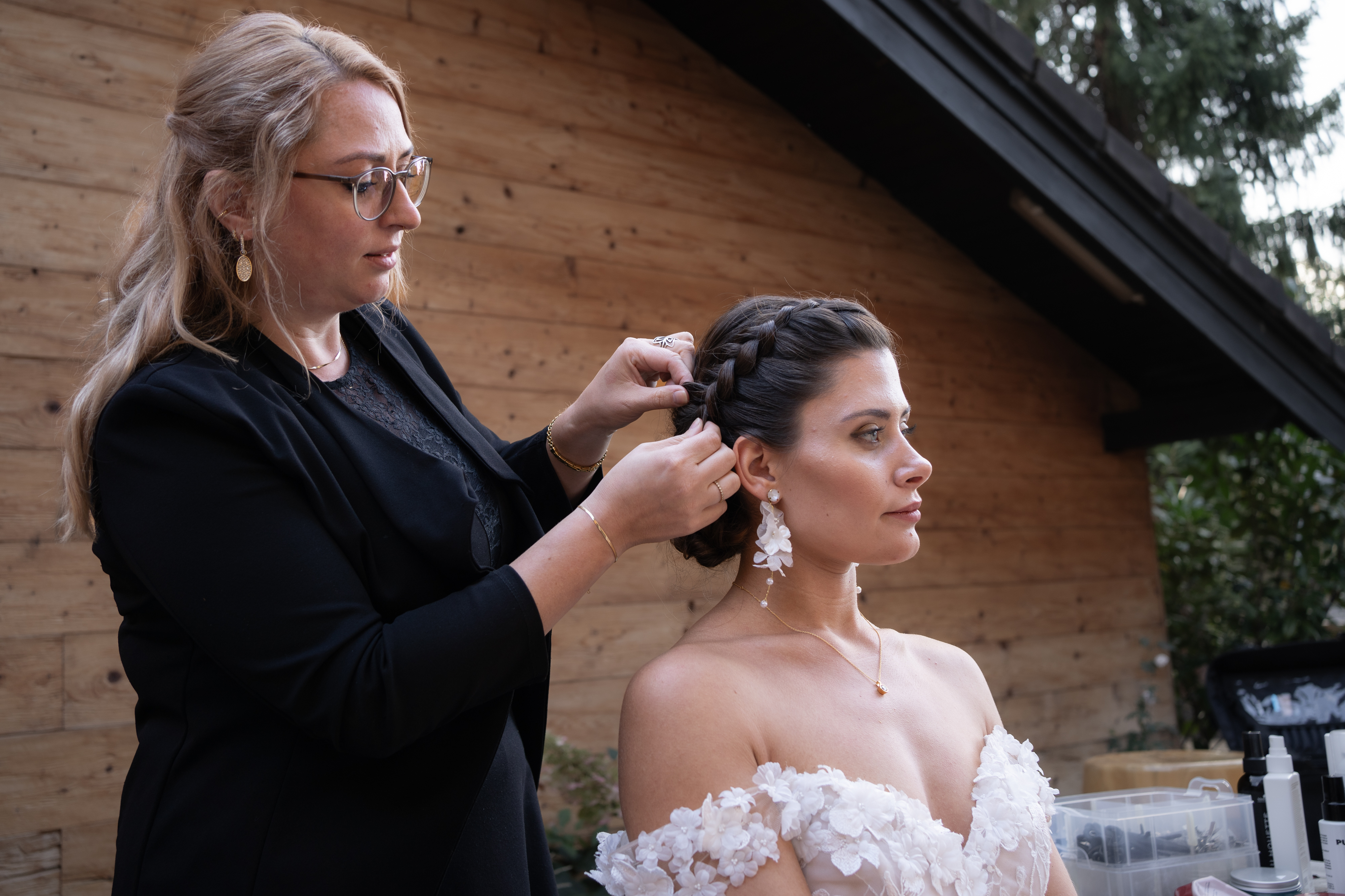 Christiane beim Brautstyling