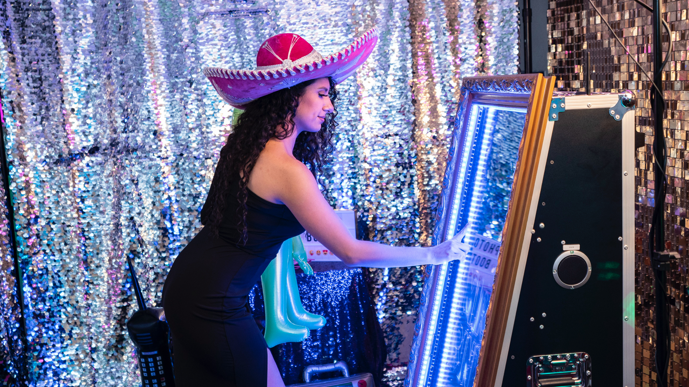 Guest enjoying the mirror photo booth