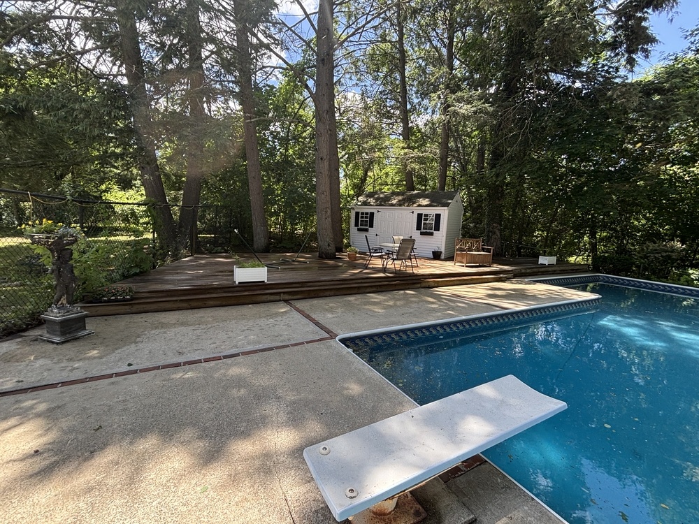 29 Pool Deck Cleaning
