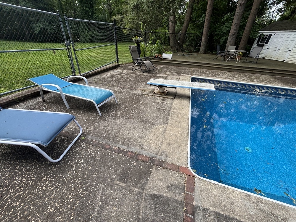 27 Pool Deck Cleaning