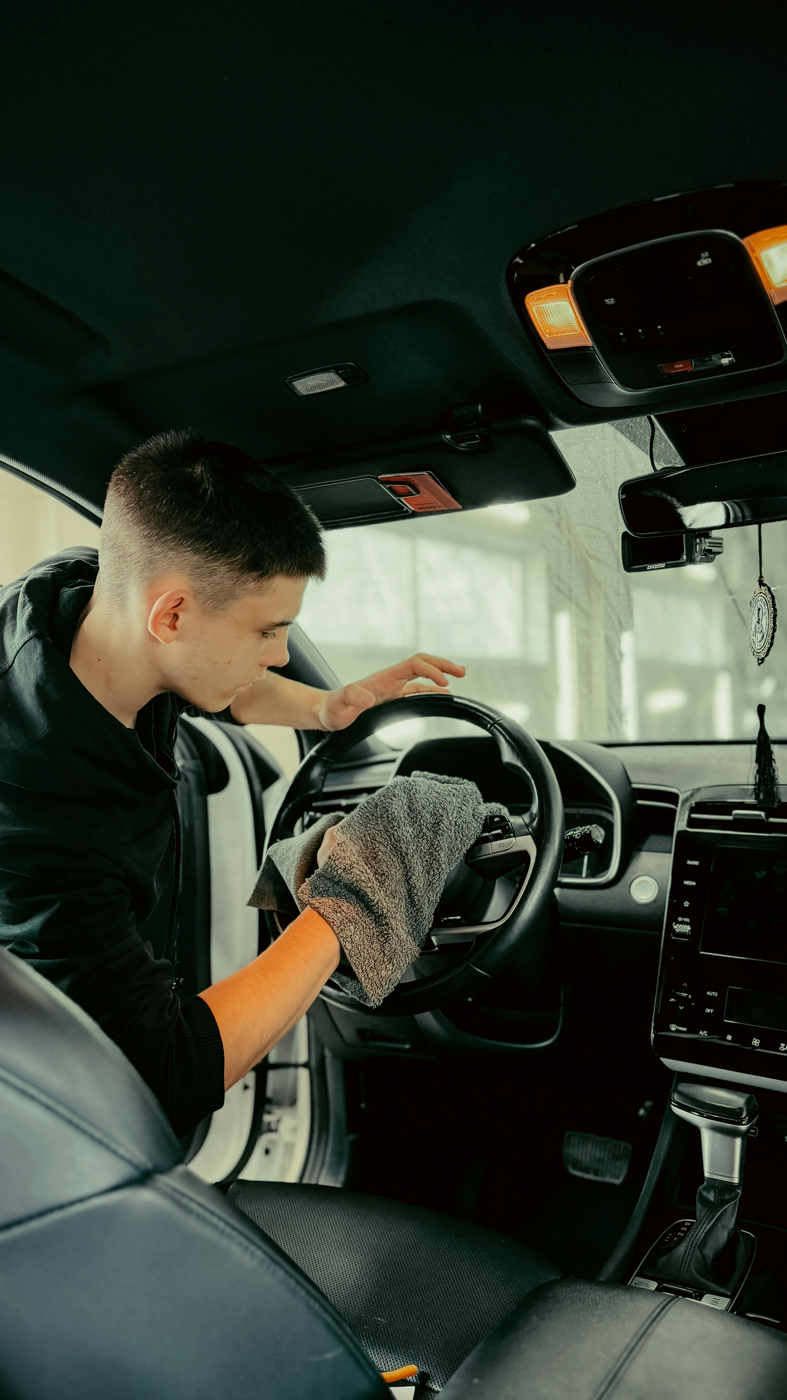 Comment enlever les mauvaises odeurs (cigarette, animaux) d'une voiture ?